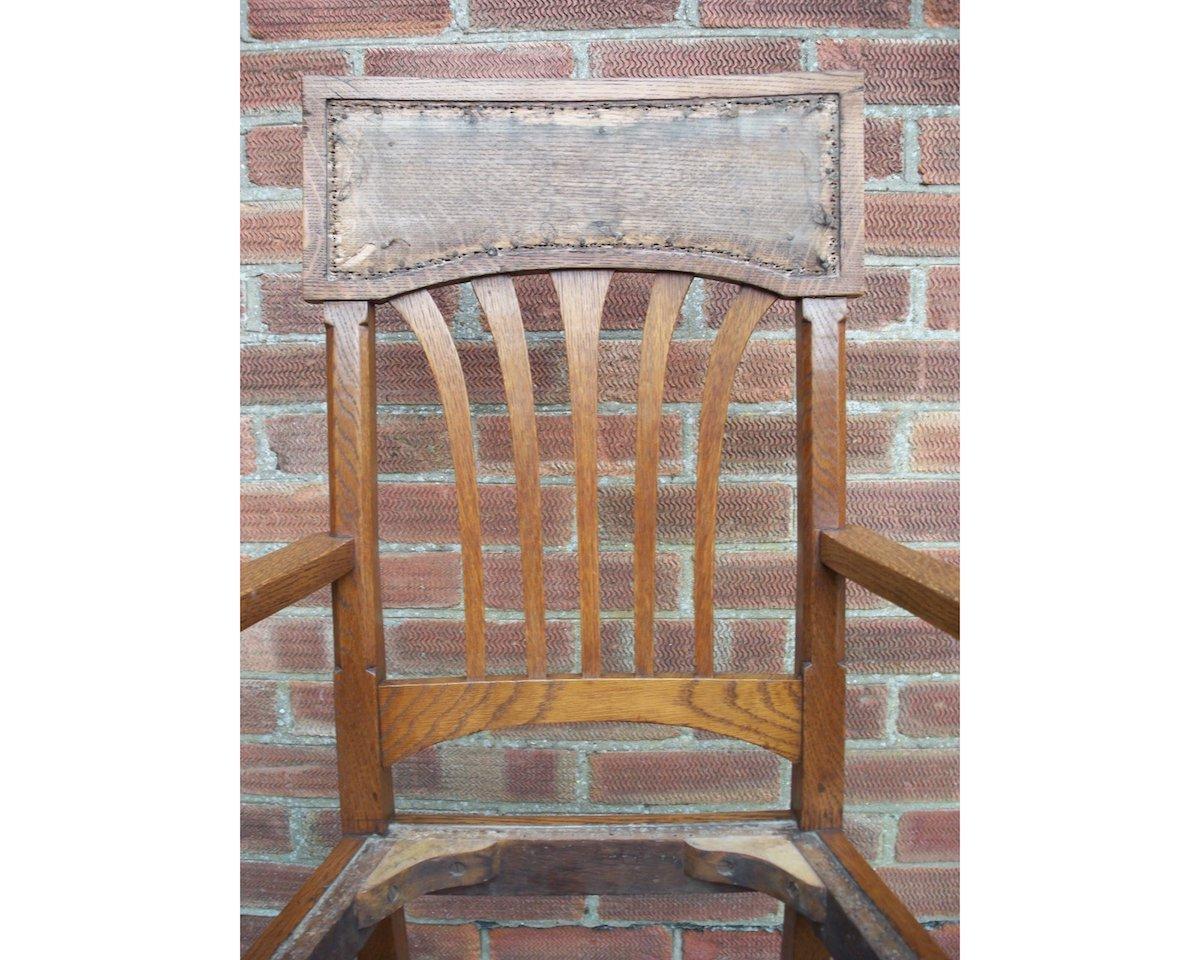 English Arts & Crafts Oak Dining Chair with Stylised Floral Cut-Outs to the Arms For Sale 1