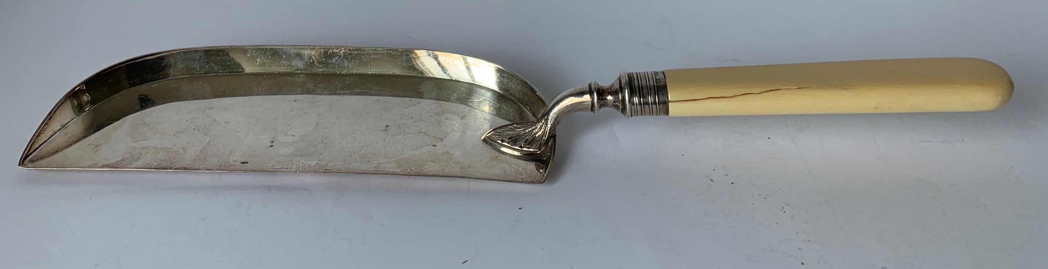 1950s English silver plate crumber with bone handle by Atkin Brothers. Stamped, as shown.