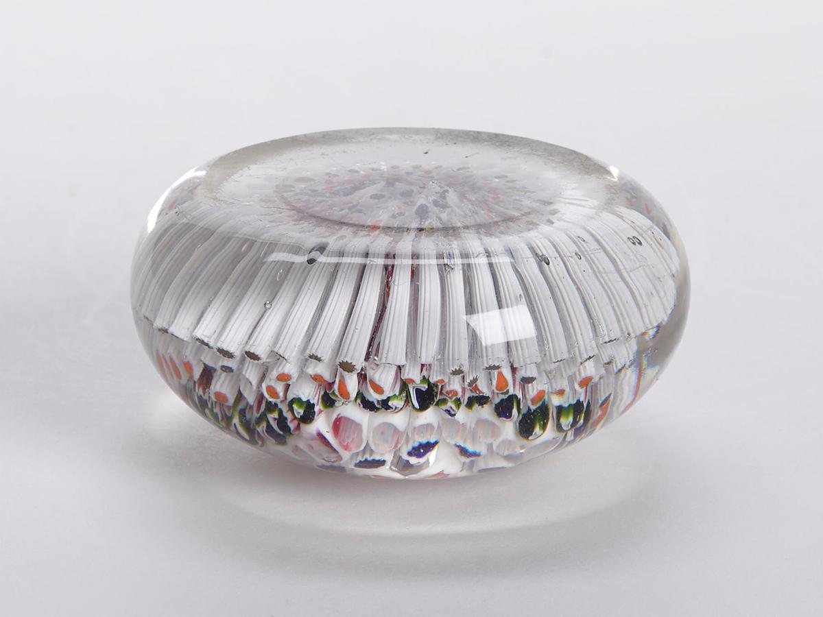 English Attributed Antique Concentric Cane Design Glass Paperweight  For Sale 3