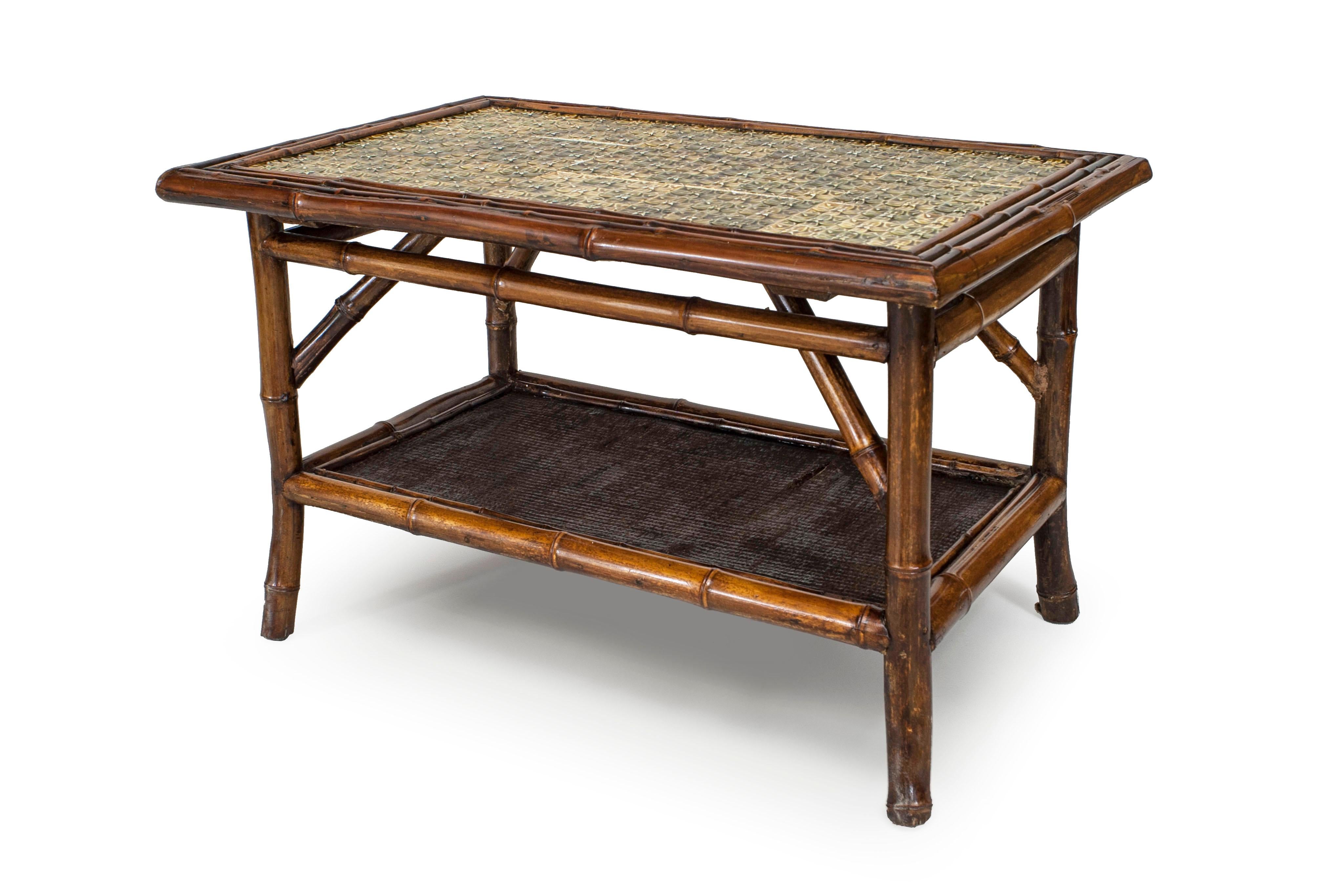 XIXe siècle Table basse rectangulaire anglaise en bambou et carreaux verts en vente