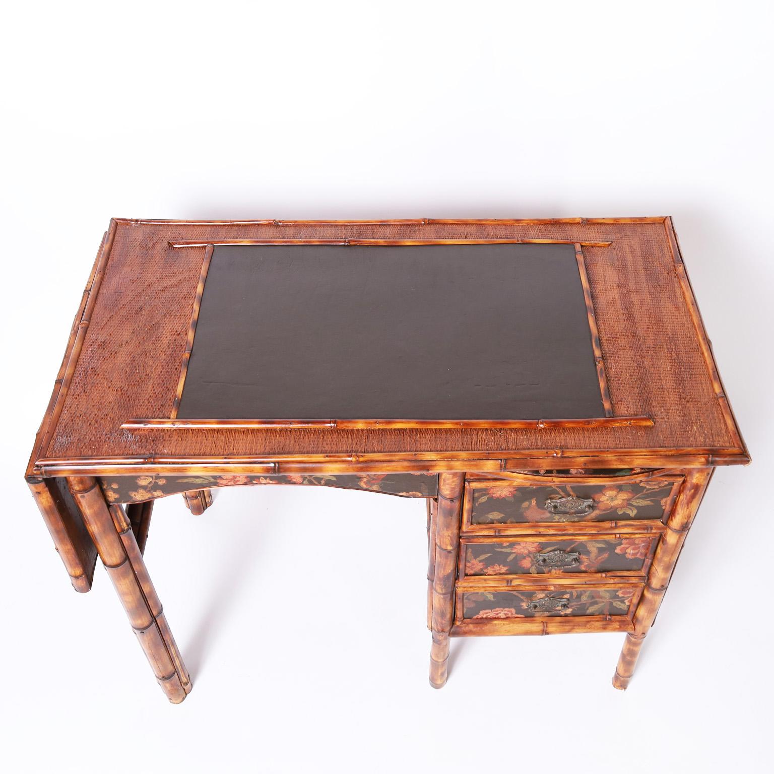 Vittoriano Scrivania o tavolo da scrittura in bambù inglese in vendita