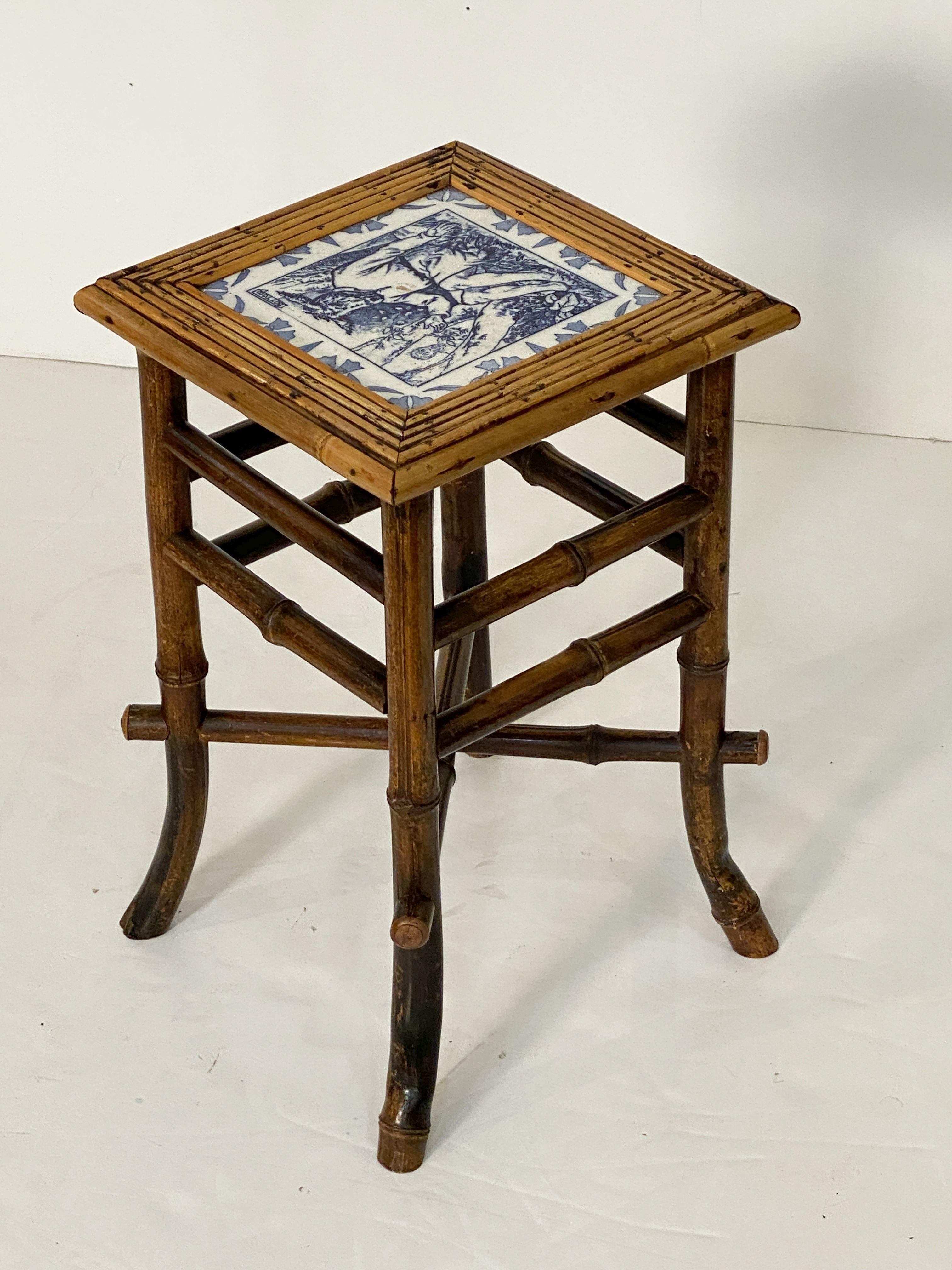 Table ou tabouret en bambou anglais avec assise en carreaux de l'époque du mouvement esthétique en vente 2