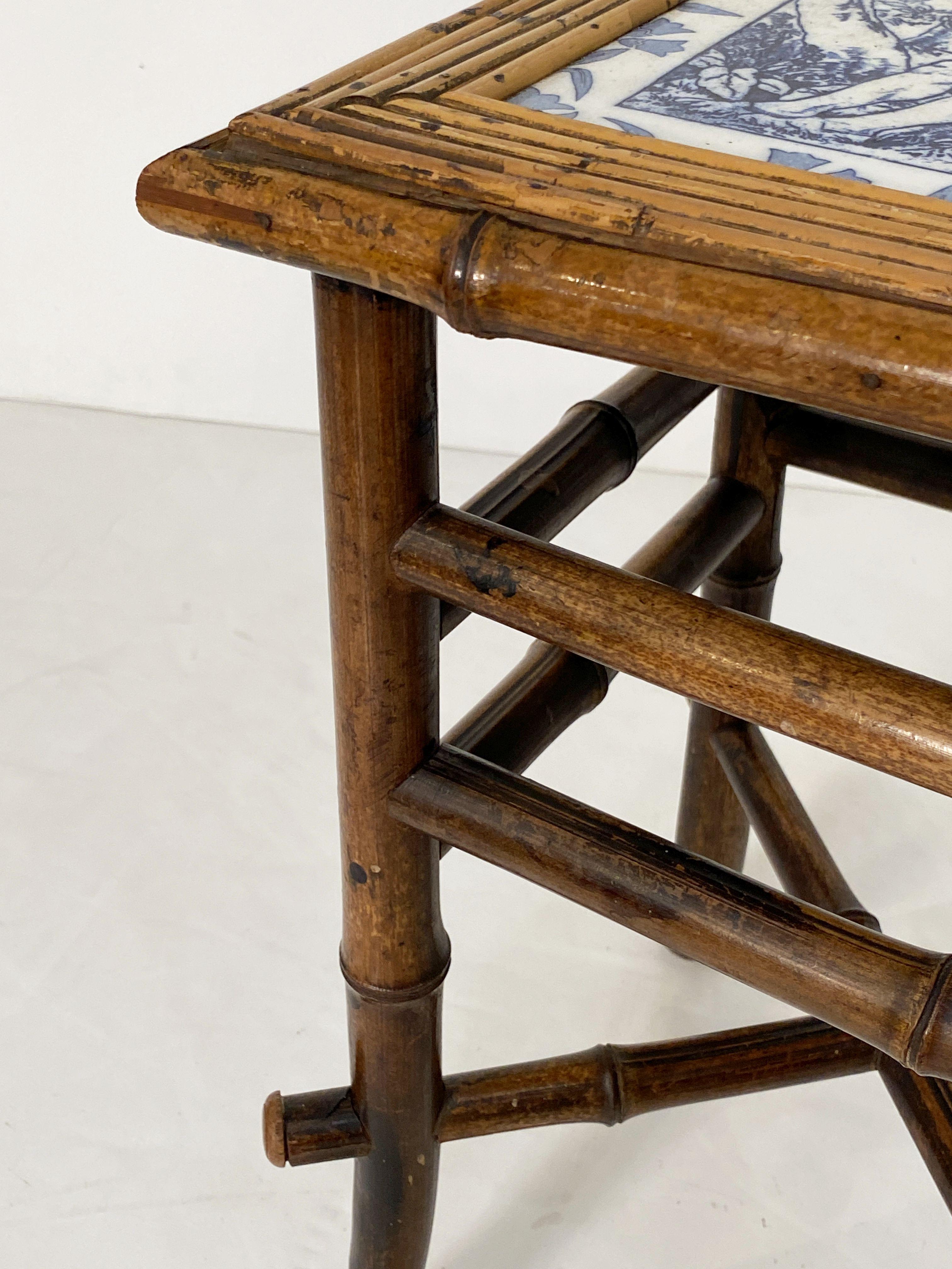 Table ou tabouret en bambou anglais avec assise en carreaux de l'époque du mouvement esthétique en vente 3