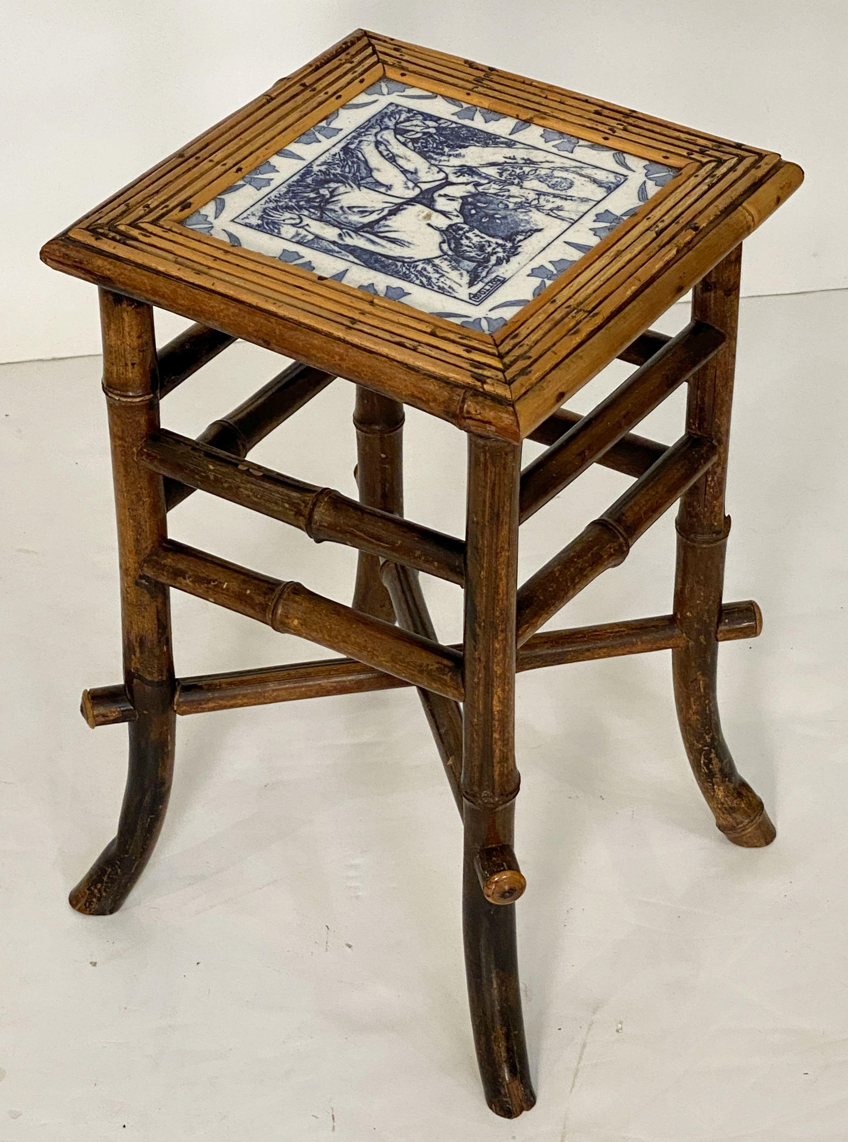 Table ou tabouret en bambou anglais avec assise en carreaux de l'époque du mouvement esthétique en vente 4