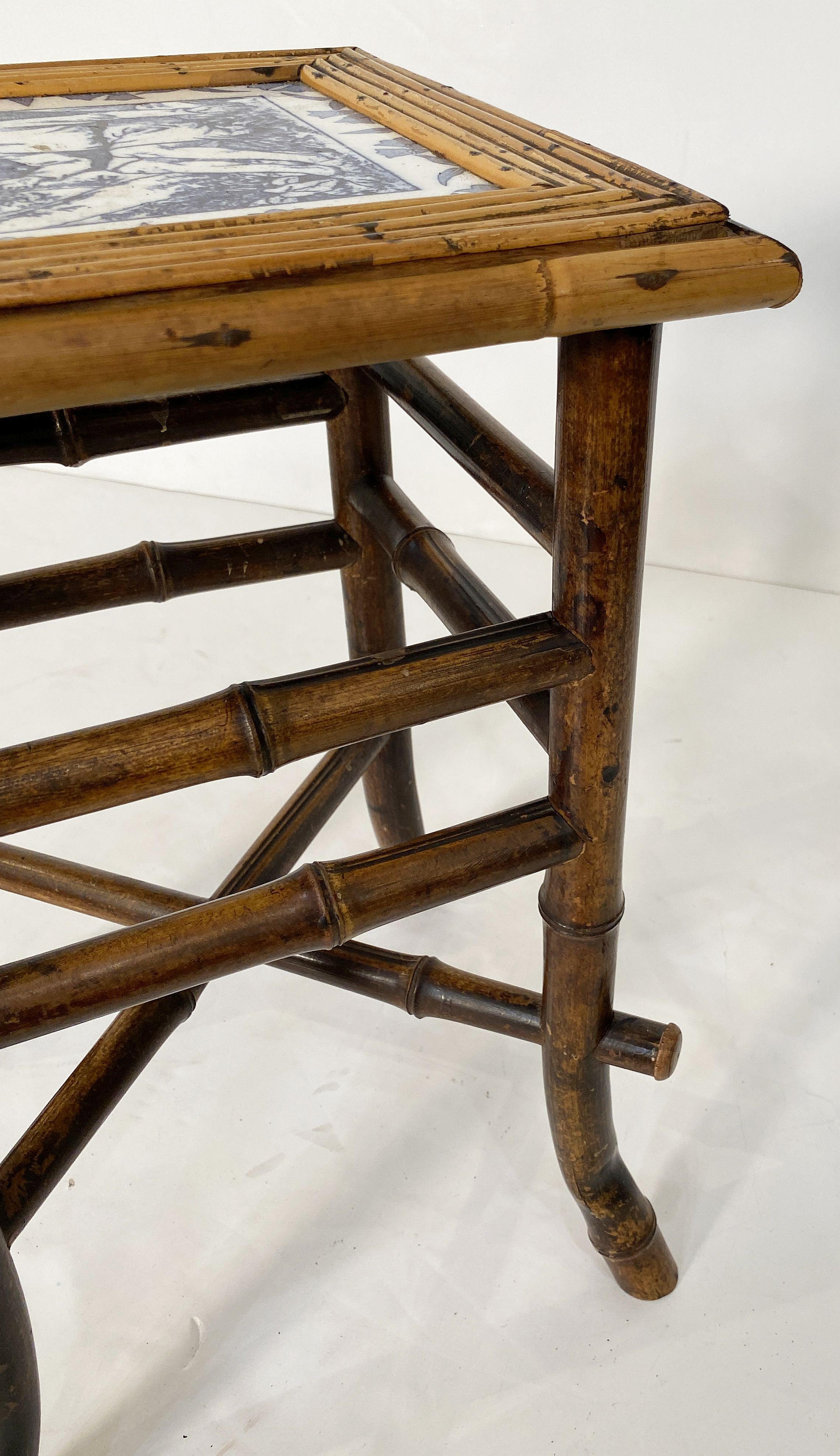 Table ou tabouret en bambou anglais avec assise en carreaux de l'époque du mouvement esthétique en vente 8