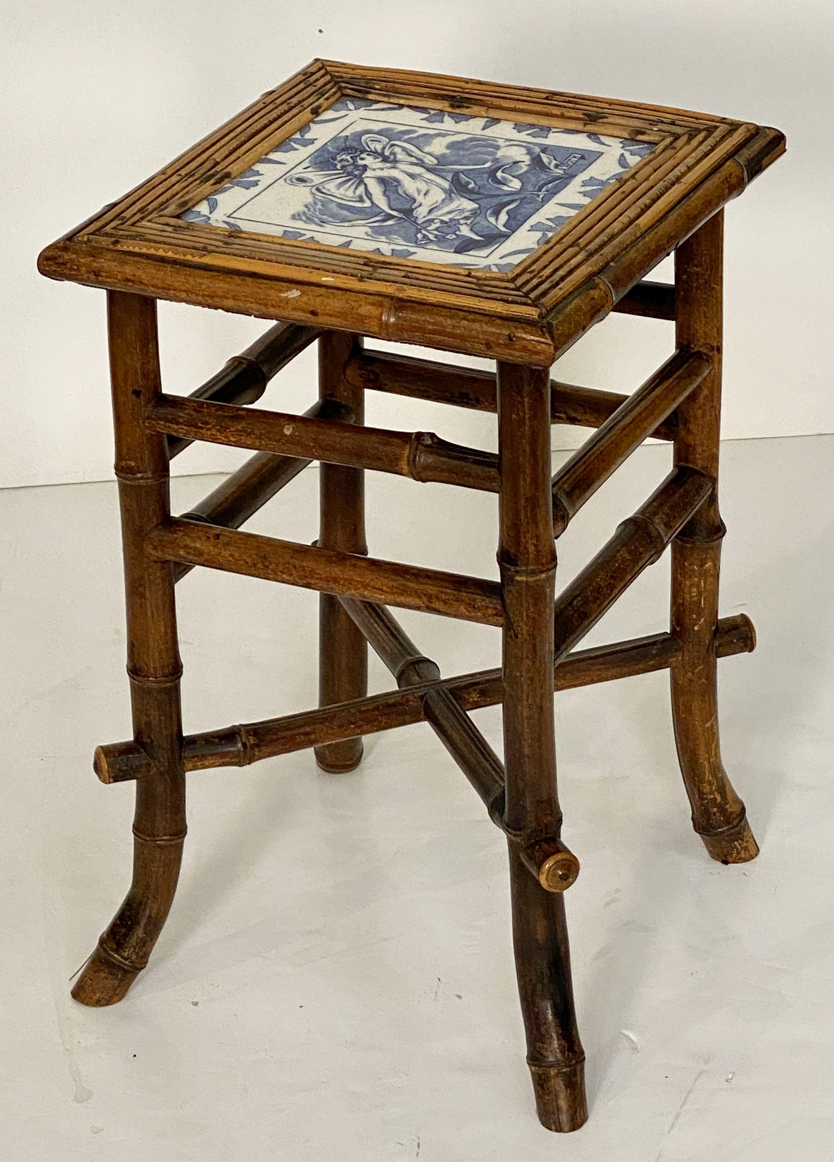 XIXe siècle Table ou tabouret en bambou anglais avec assise en carreaux de l'époque du mouvement esthétique en vente