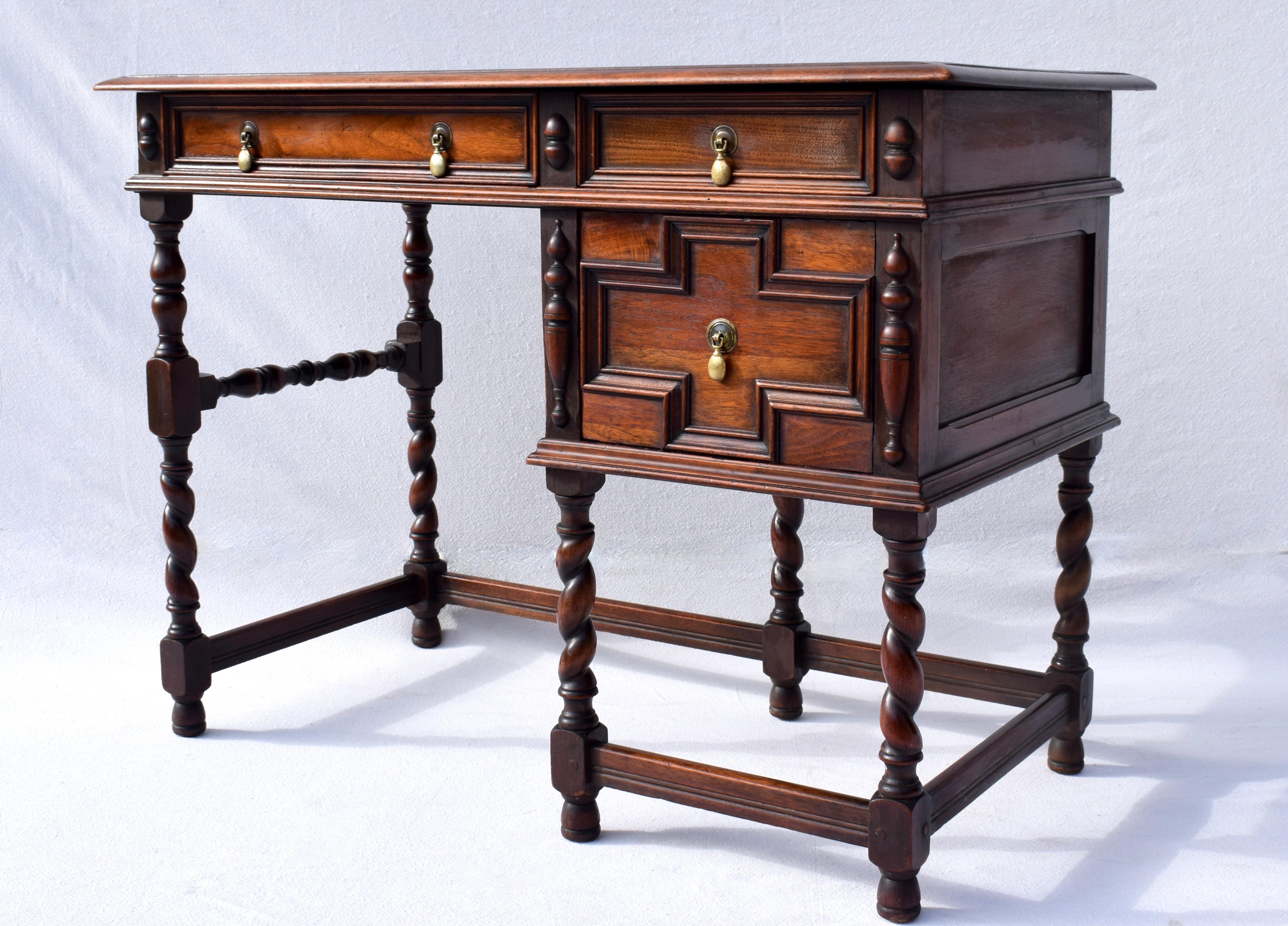 Englisch Gerste Twist Jacobean Stil Schreibtisch Set im Zustand „Gut“ im Angebot in Southampton, NJ