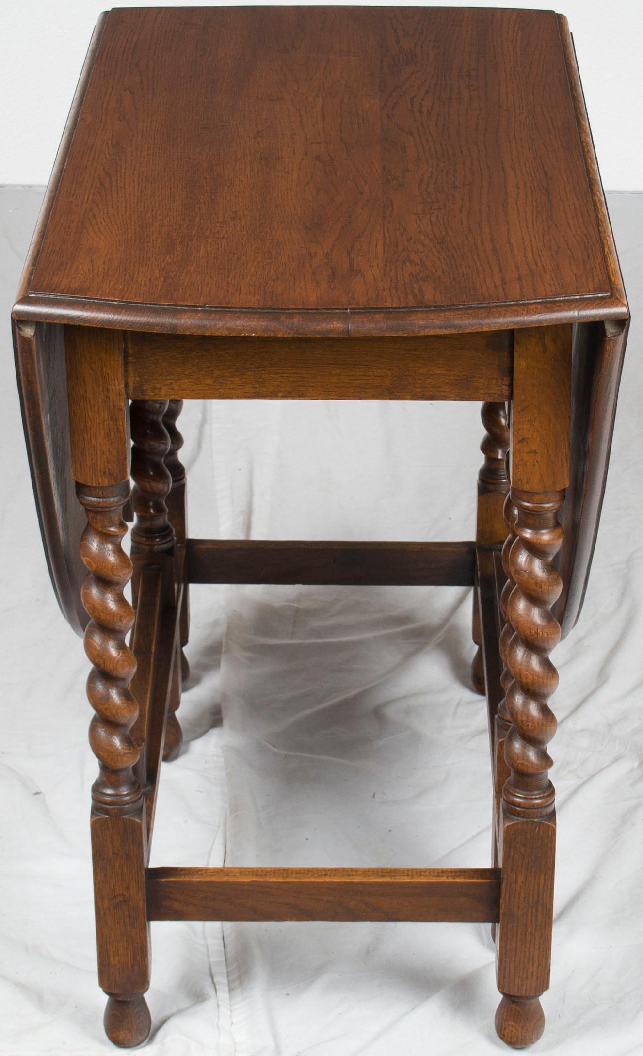 English Barley Twist Oak Gate Leg Drop-Leaf Side Table For Sale 2