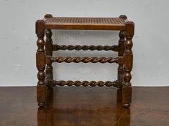 Englischer Barley Twist Eichenhocker mit Caned Sitz und gedrechselten Beinen, um 1920