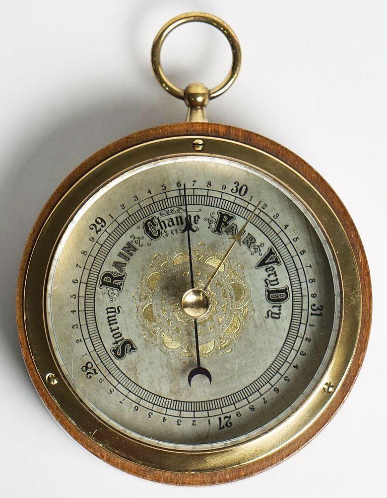 English Barometer of Brass in Wood Housing In Good Condition For Sale In Austin, TX
