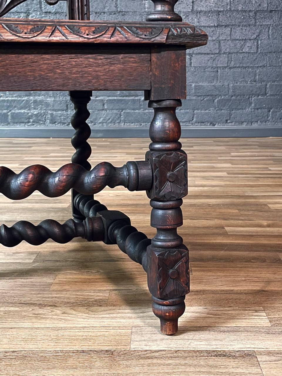 Fauteuil baroque anglais en chêne et cuir toilé avec pieds torsadés en orge en vente 3