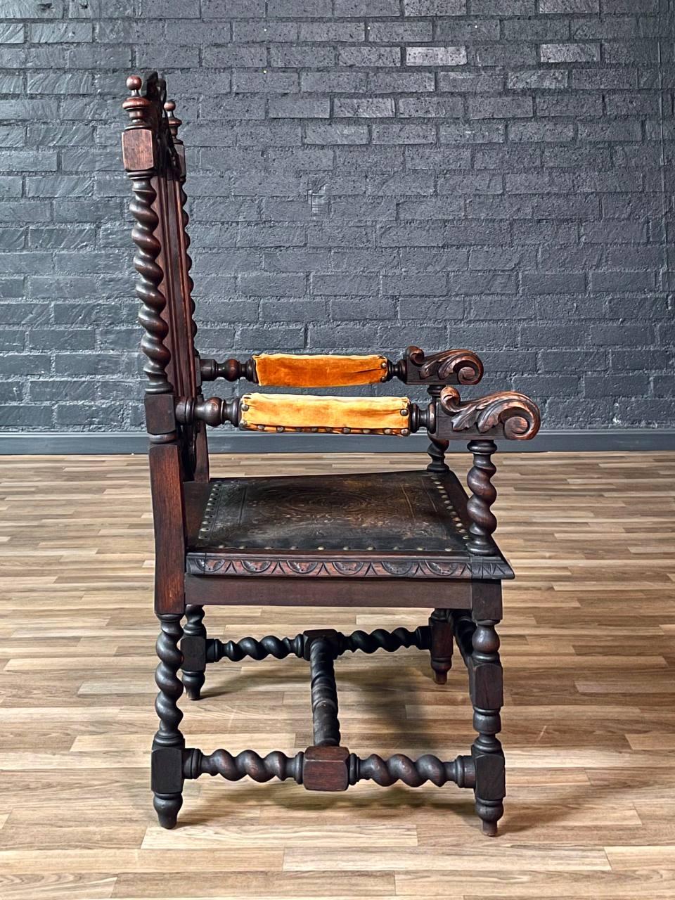 Américain Fauteuil baroque anglais en chêne et cuir toilé avec pieds torsadés en orge en vente