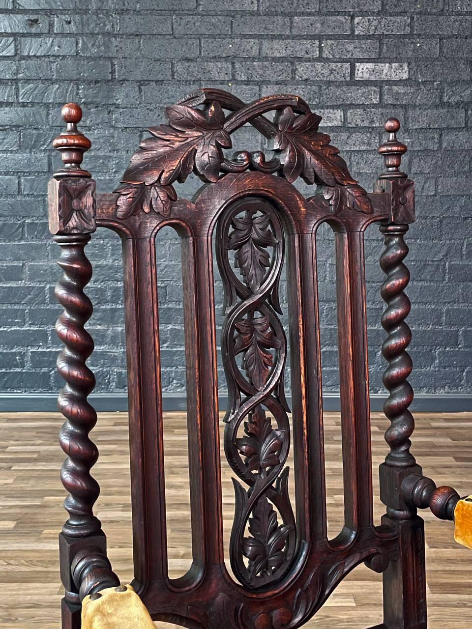 Début du 20ème siècle Fauteuil baroque anglais en chêne et cuir toilé avec pieds torsadés en orge en vente