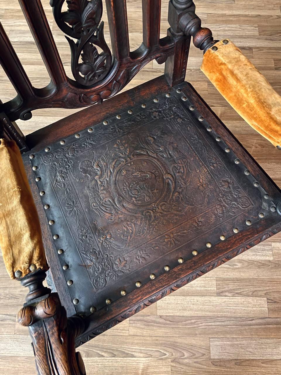 Cuir Fauteuil baroque anglais en chêne et cuir toilé avec pieds torsadés en orge en vente