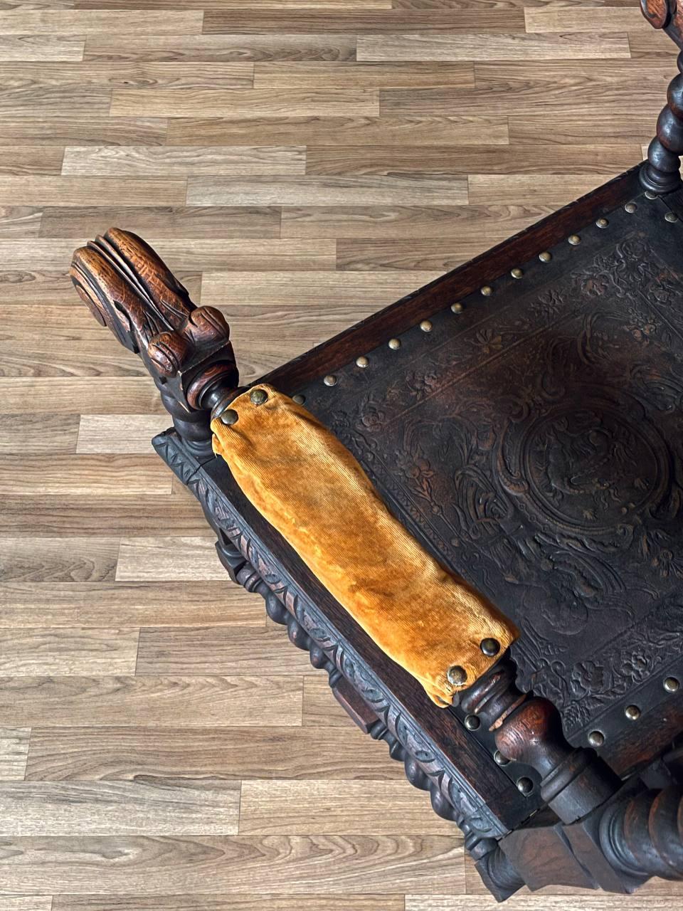 Fauteuil baroque anglais en chêne et cuir toilé avec pieds torsadés en orge en vente 1