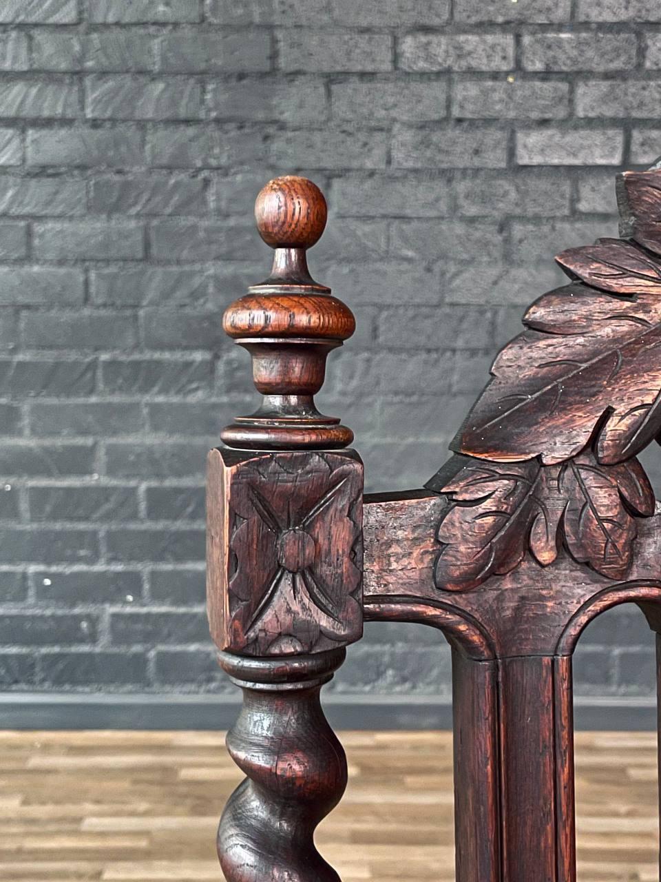 Fauteuil baroque anglais en chêne et cuir toilé avec pieds torsadés en orge en vente 2
