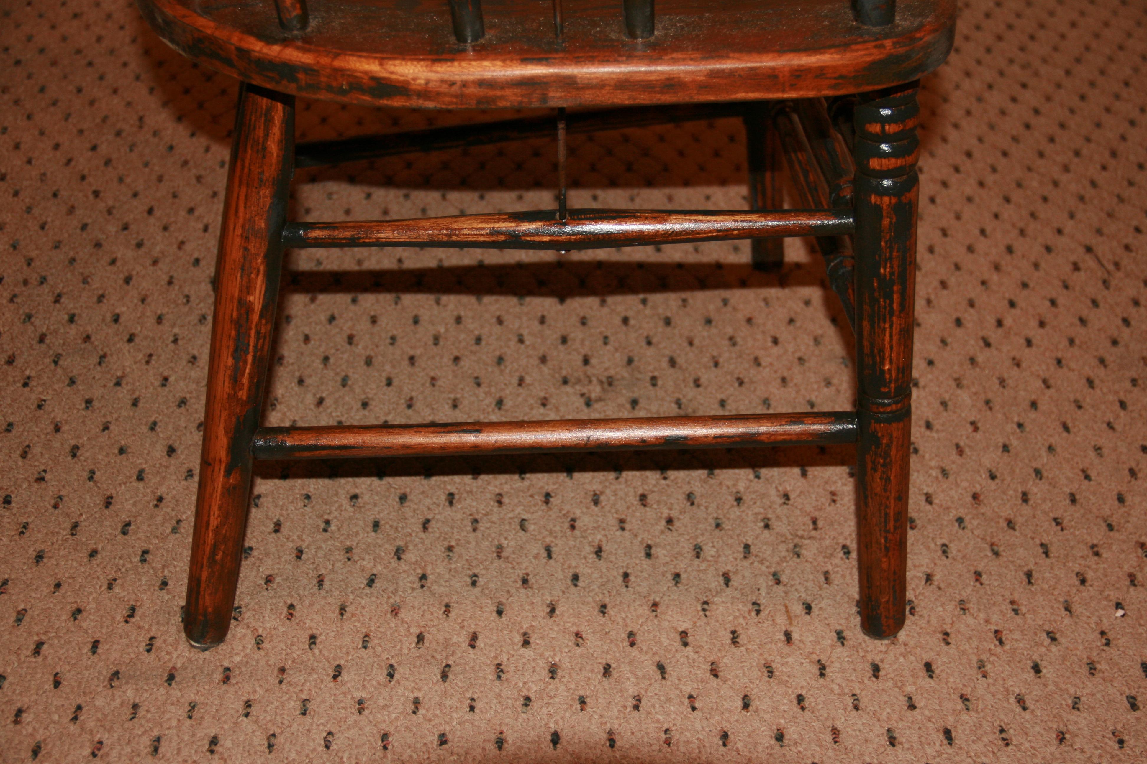 Chaise anglaise à dossier en bois de tonneau des années 1920 en vente 1