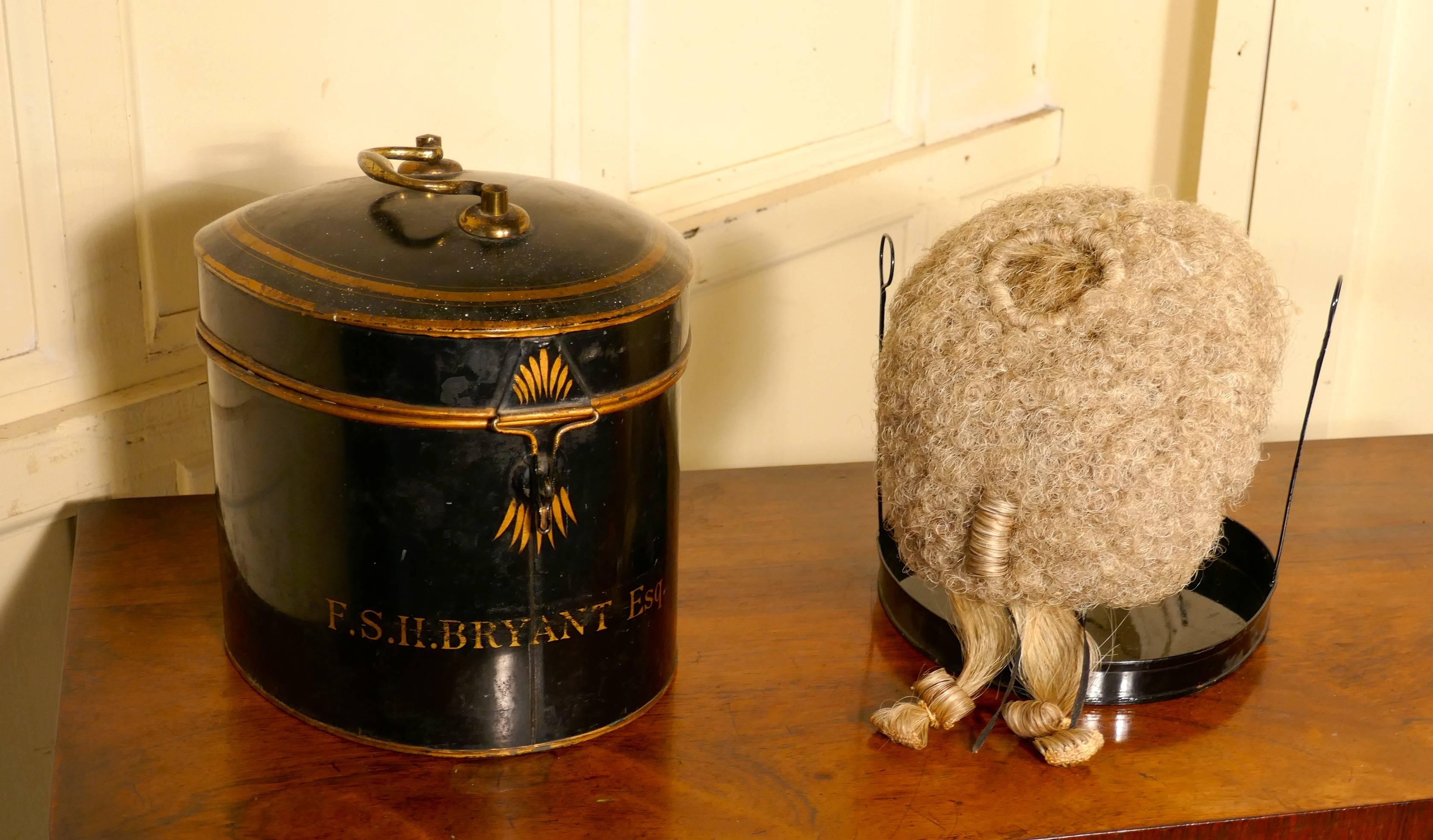 English Barrister's Bench Wig in Original Tole Box with Riser by Ravenscroft Law In Good Condition In Chillerton, Isle of Wight