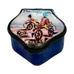 Caja inglesa de Battersea que representa caballeros a caballo