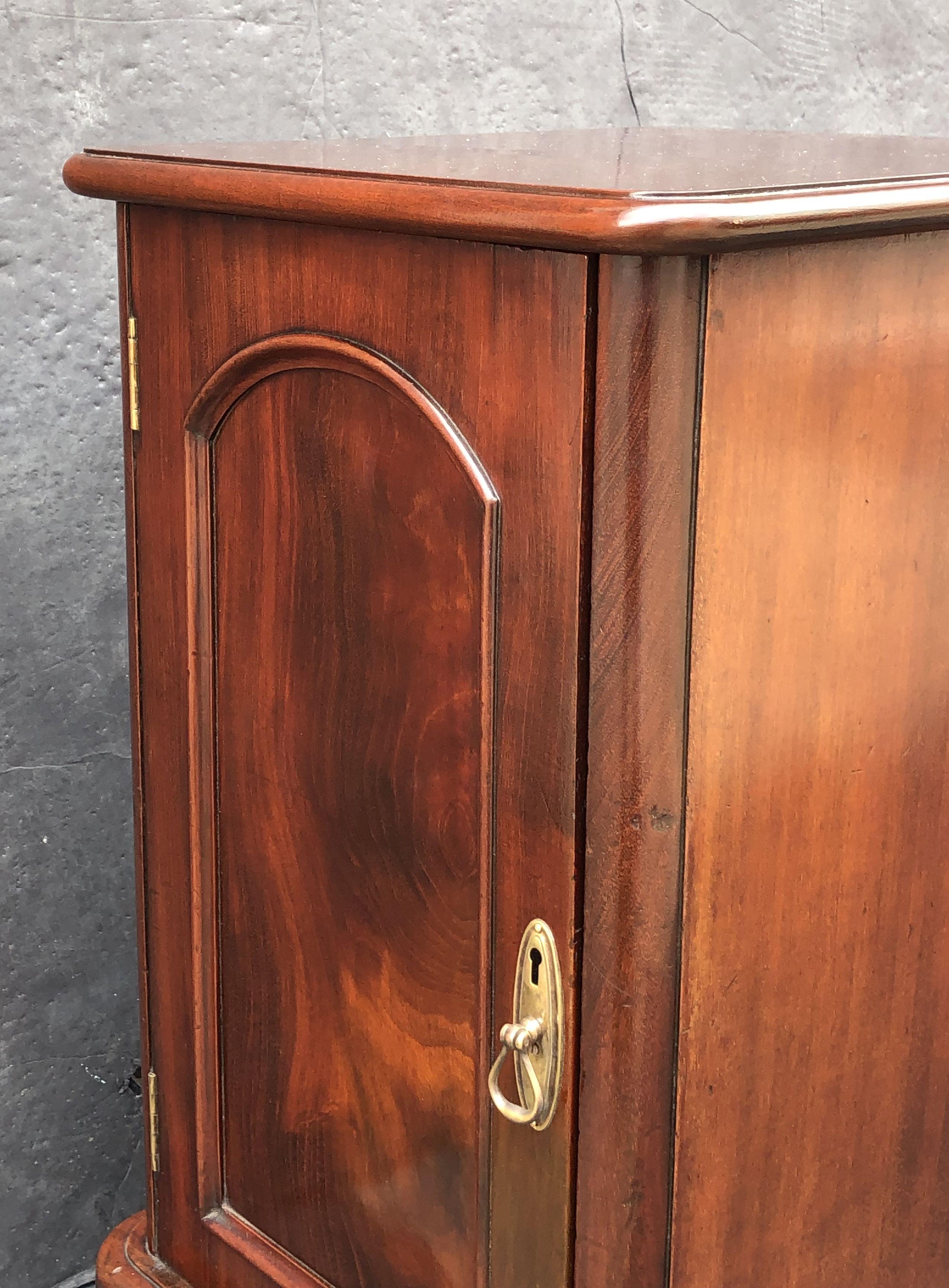 English Bedside Chests or Cabinet Nightstands of Mahogany, Priced as a Pair 5