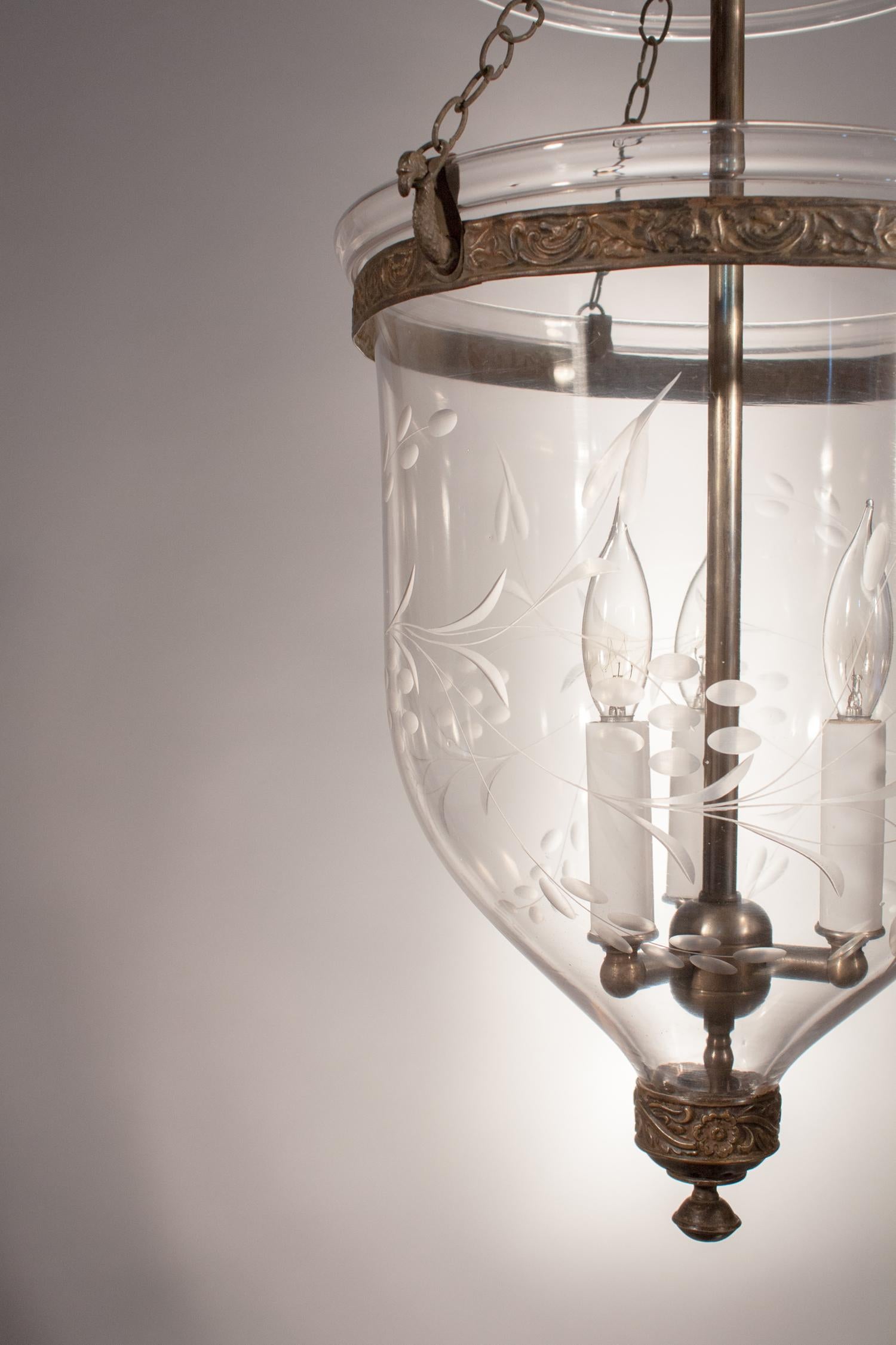  Antique Bell Jar Lantern with Vine Etching (Viktorianisch)