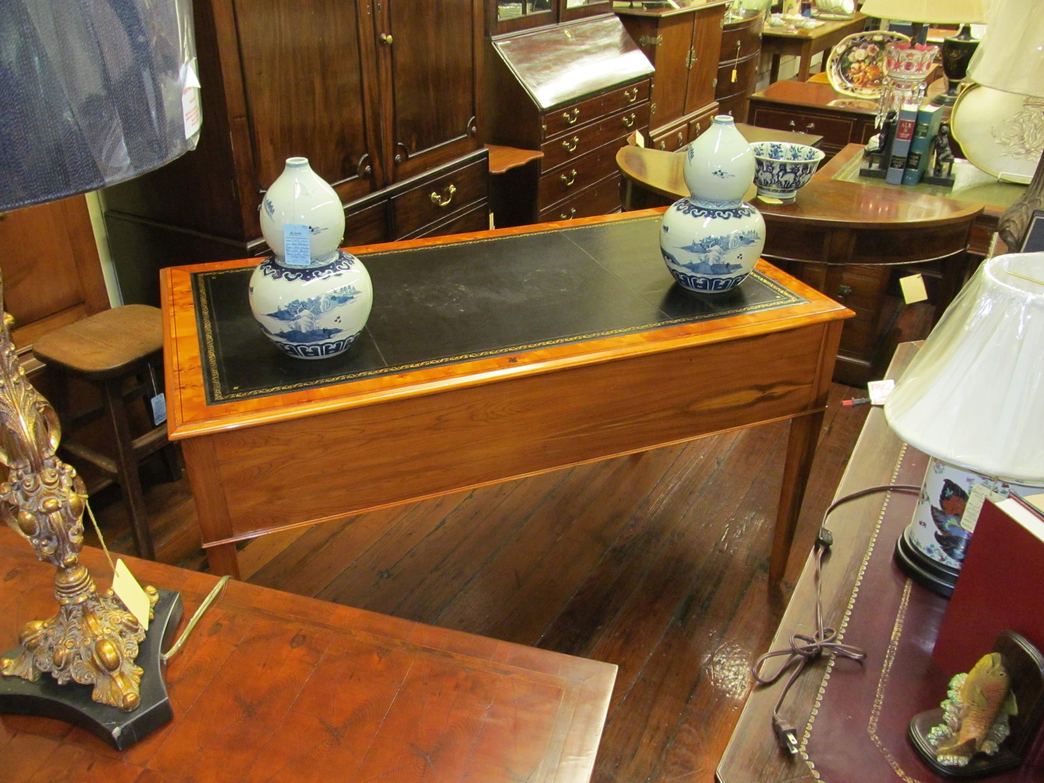 English Bench Made Pippy Yew-Wood Leather Top Writing Table or Desk In Excellent Condition In Charleston, SC