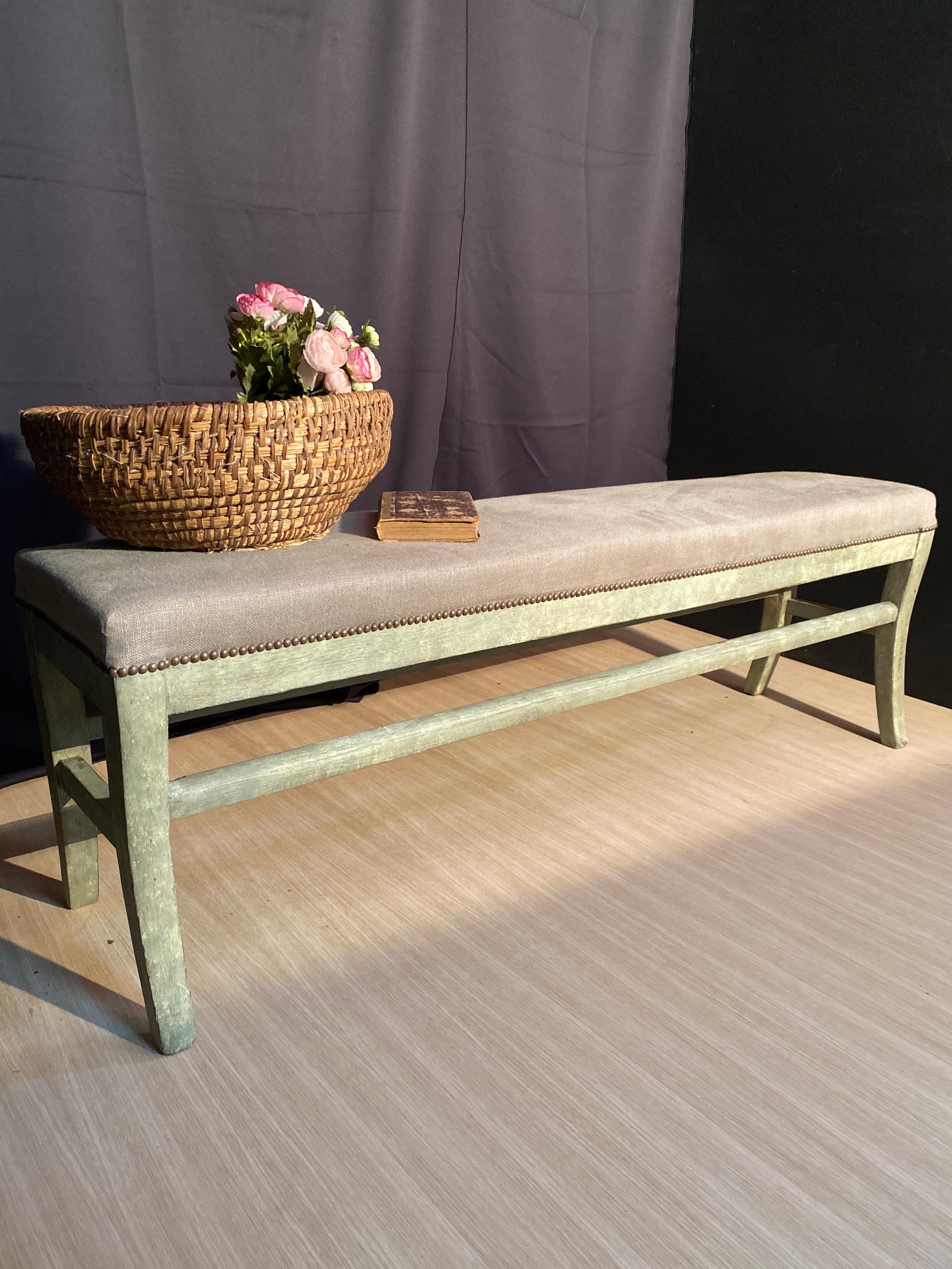 very pretty English patina bench dating from the 19th century with tee filling in good condition