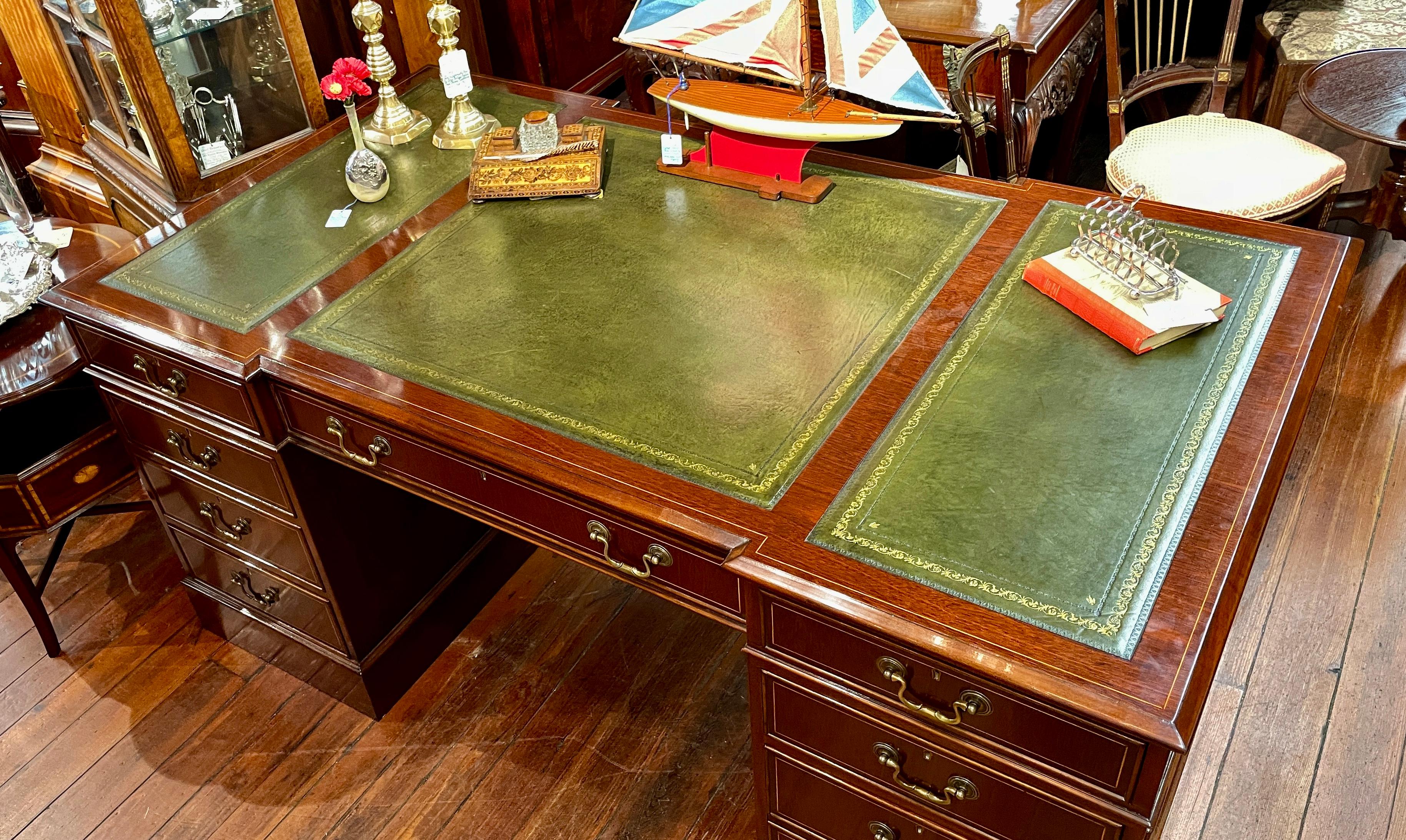 English Benchmade Inlaid Mahogany Chippendale Leather-top Pedestal Partners Desk For Sale 3