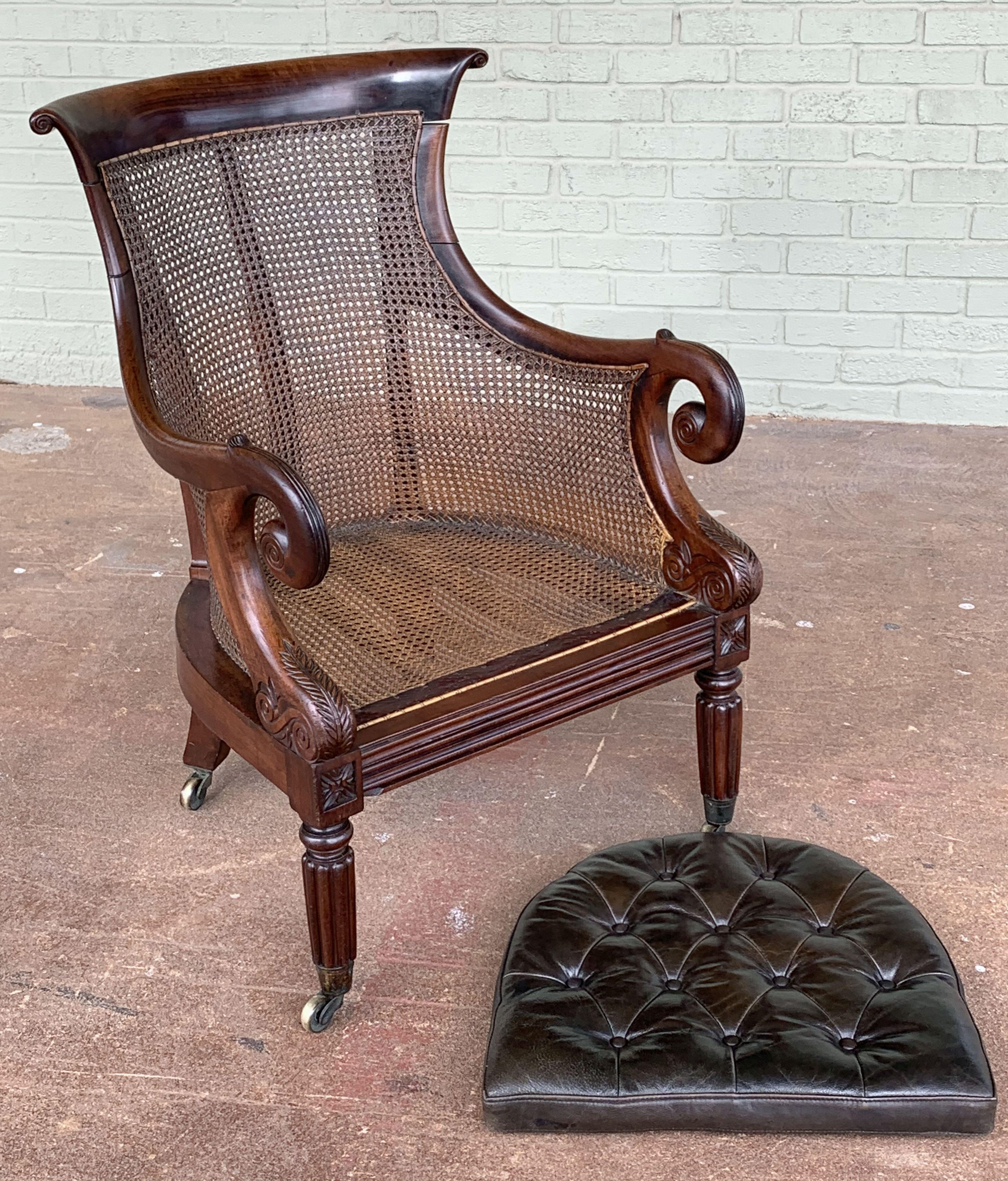 Englischer Bergere-Sessel aus Mahagoni mit Rohrgeflecht aus der Regency-Periode 10