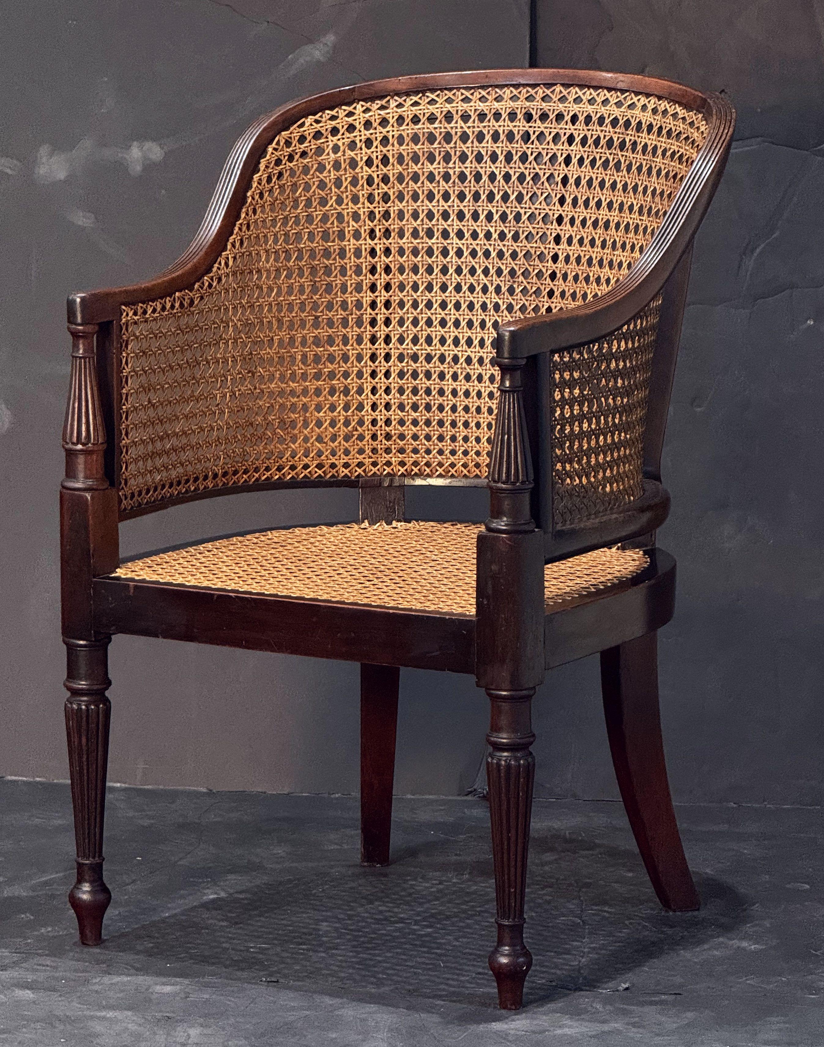 Regency Poltrona bergere inglese in mogano a doghe del periodo della Reggenza in vendita