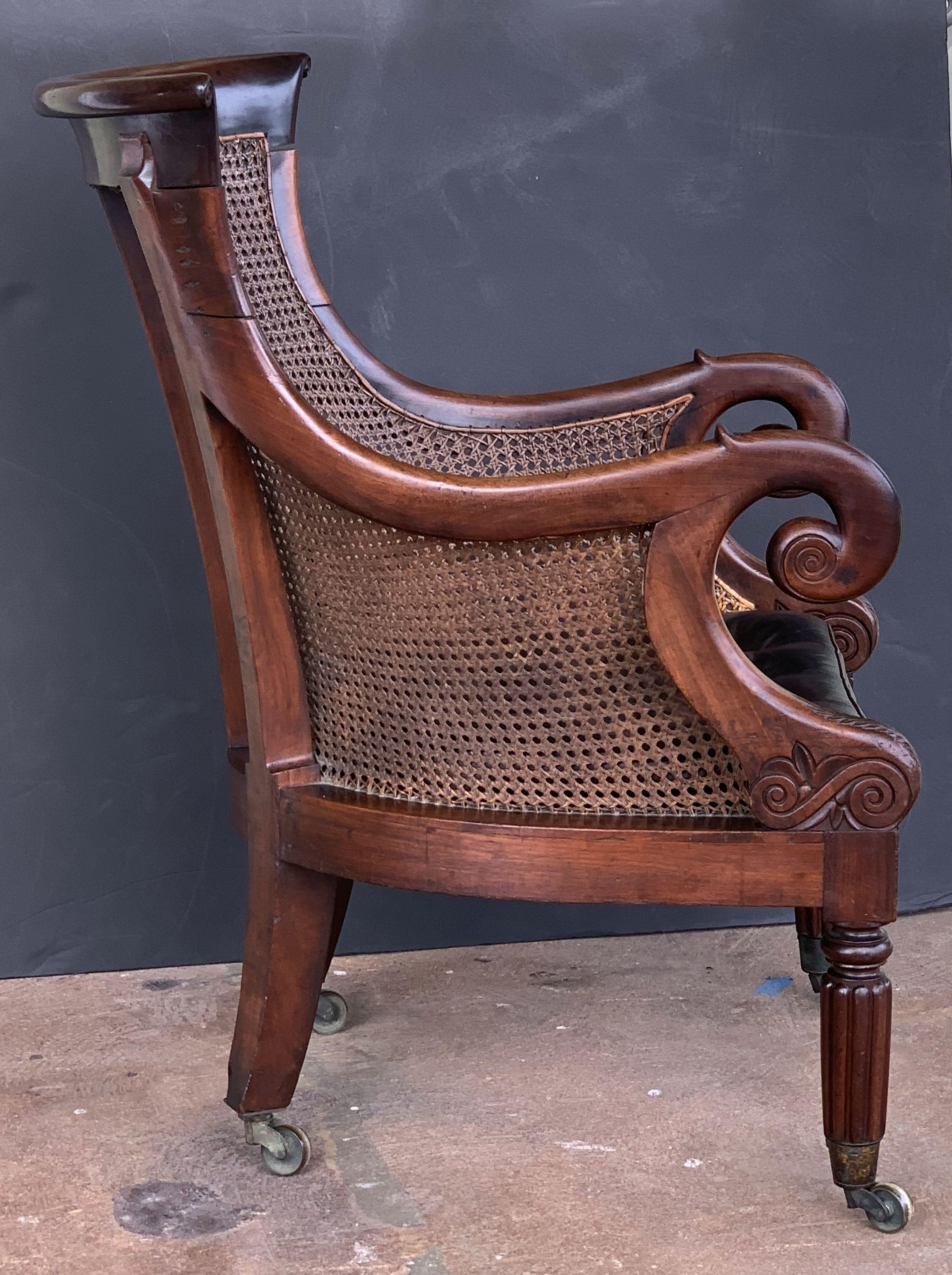 Englischer Bergere-Sessel aus Mahagoni mit Rohrgeflecht aus der Regency-Periode (Metall)
