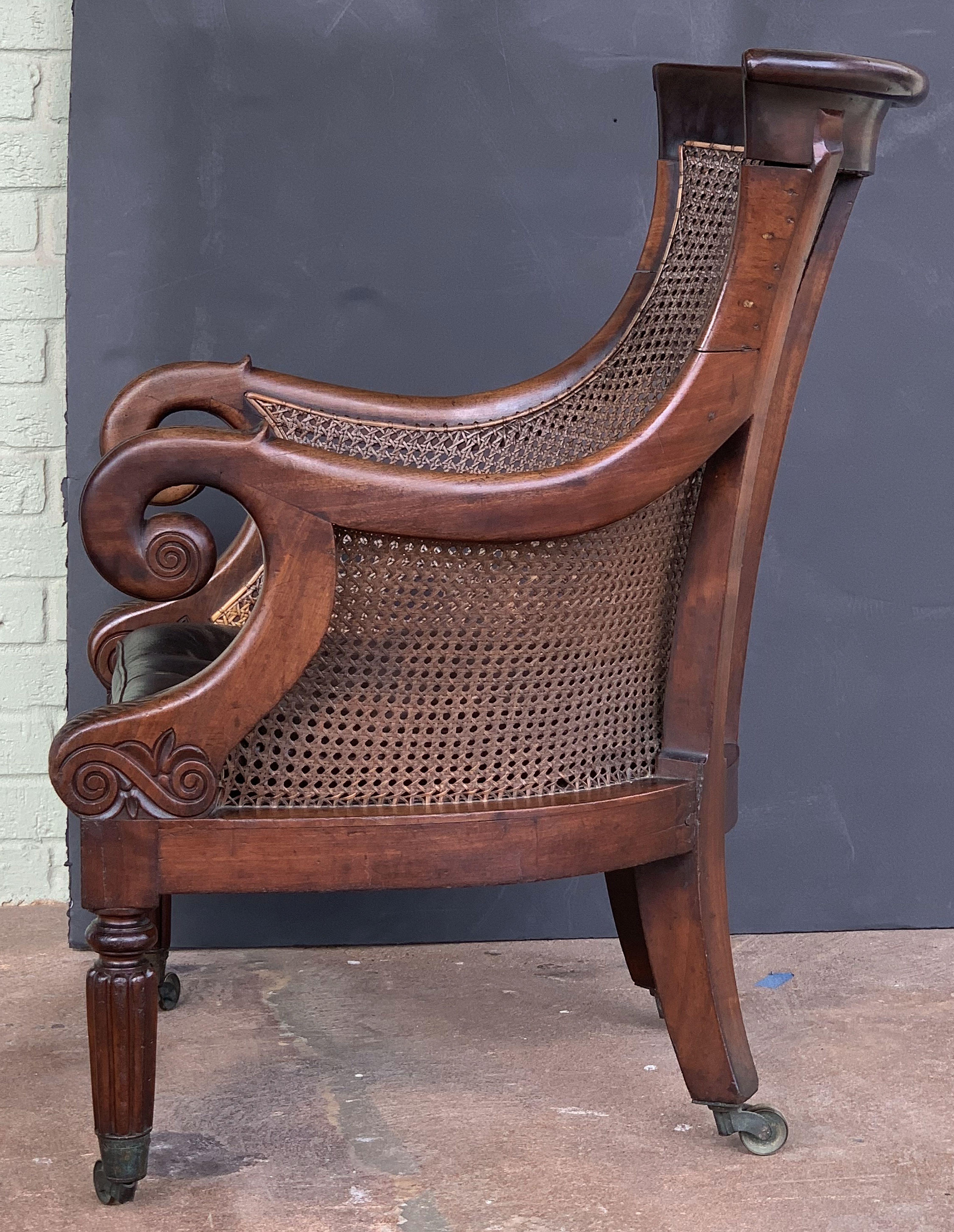 Englischer Bergere-Sessel aus Mahagoni mit Rohrgeflecht aus der Regency-Periode 2