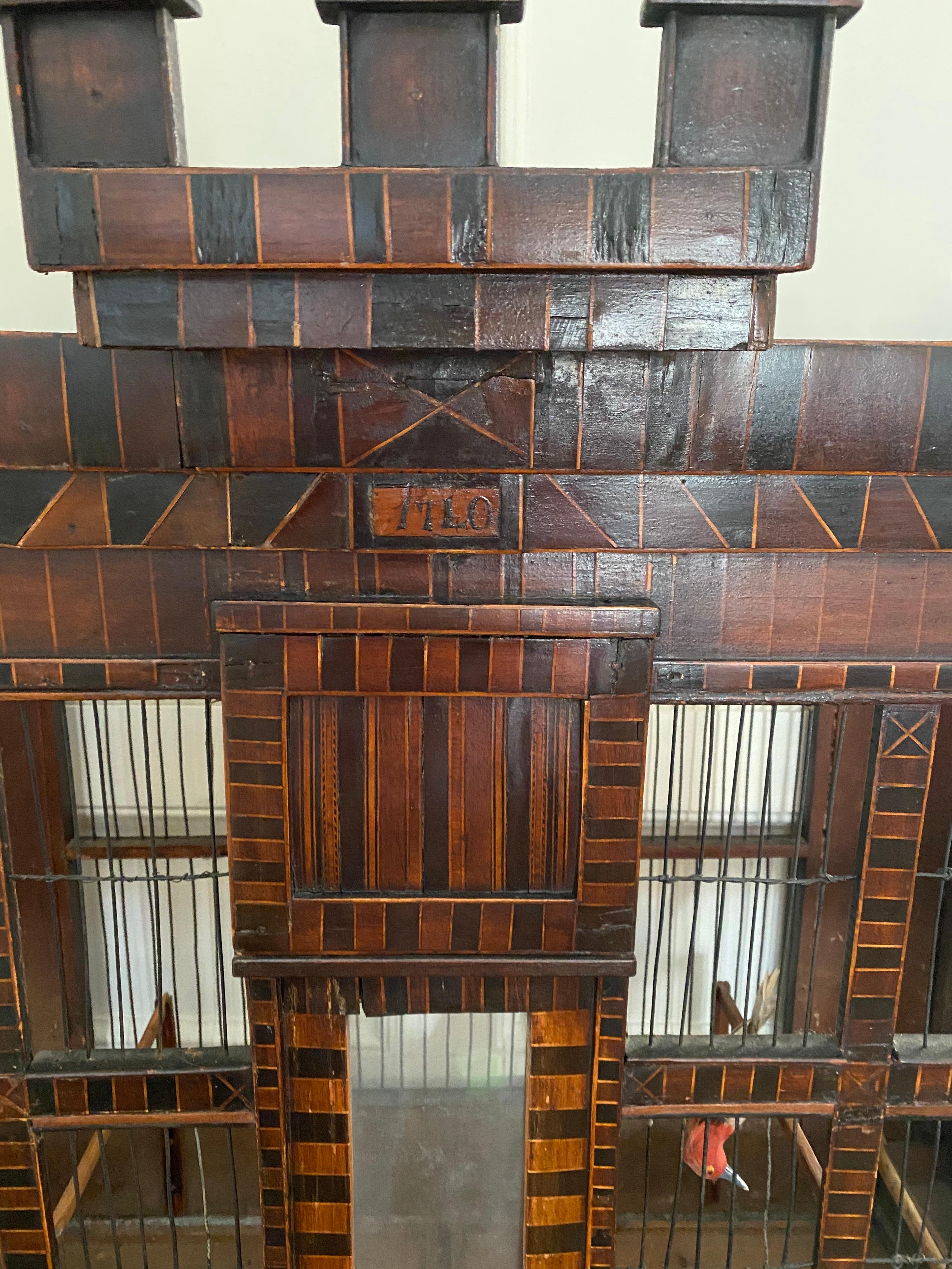 Gabbia per uccelli inglese in Wood con data 1740 7