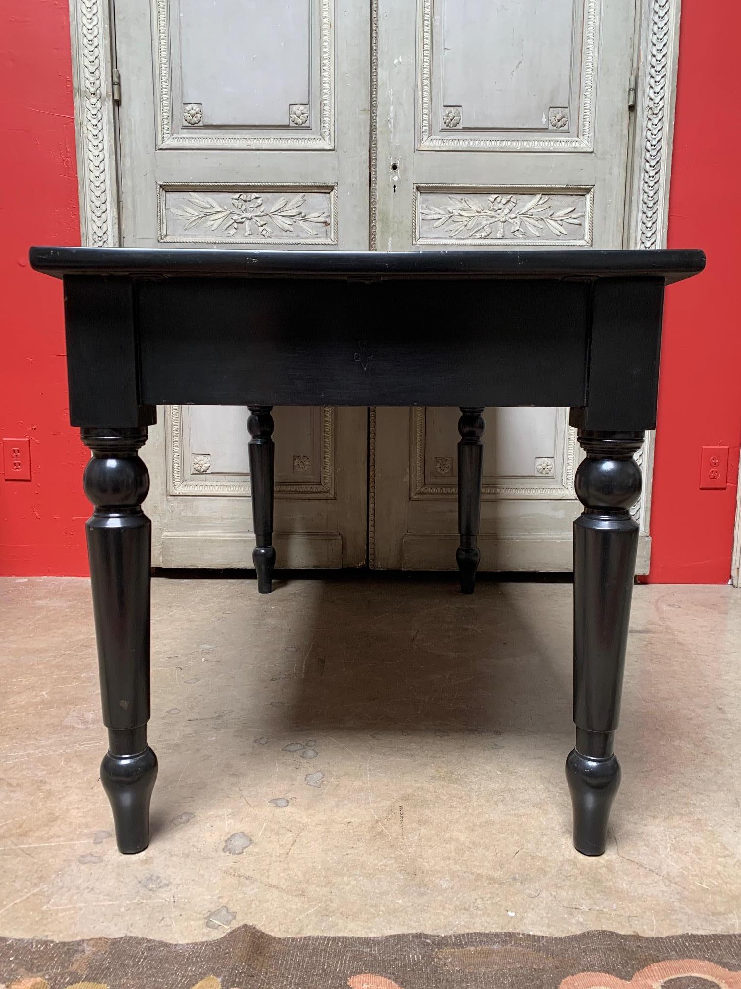 English Black Lacquered Desk with a Black and Gold Leather Top In Good Condition In Dallas, TX