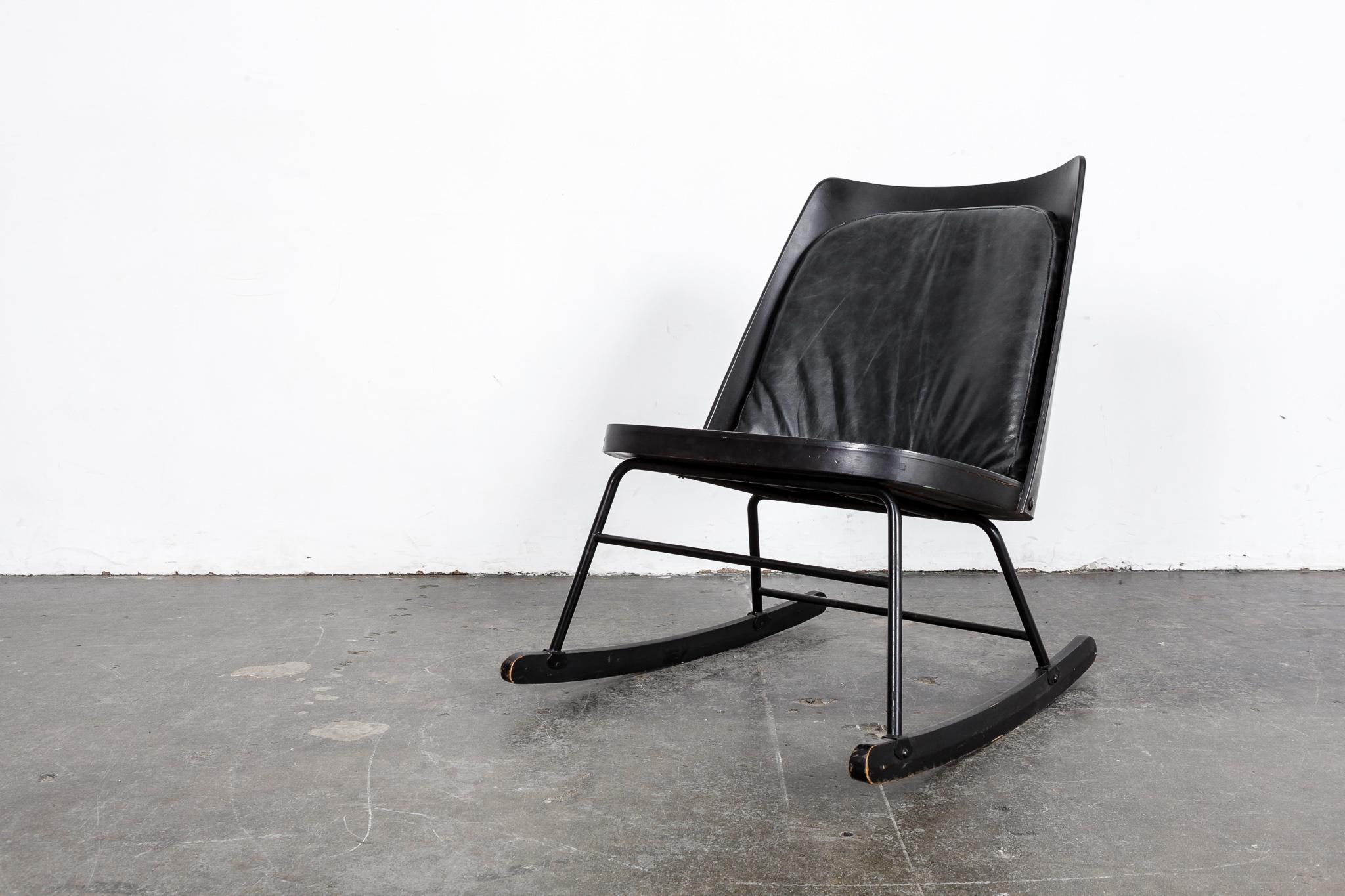 Mid-20th Century English Black Wood Mid-Century Rocking Chair with Black Leather Cushion