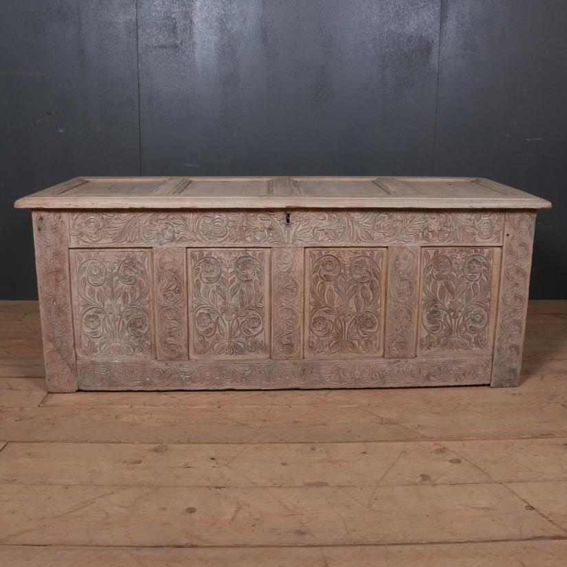 Good late 17th century English bleached and carved oak coffer, 1690

Dimensions:
58.5 inches (149 cms) wide
24 inches (61 cms) deep
23 inches (58 cms) high.

 