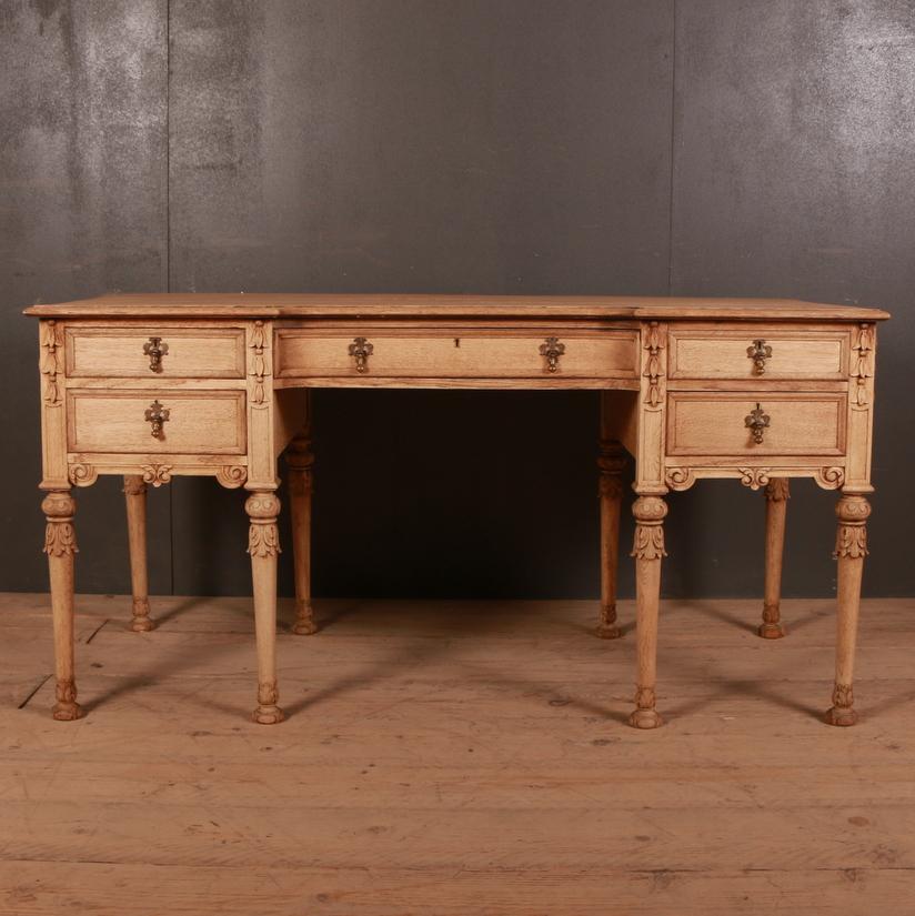 Wonderful late 19th century bleached oak desk, 1890.

Kneehole dimensions:
25
