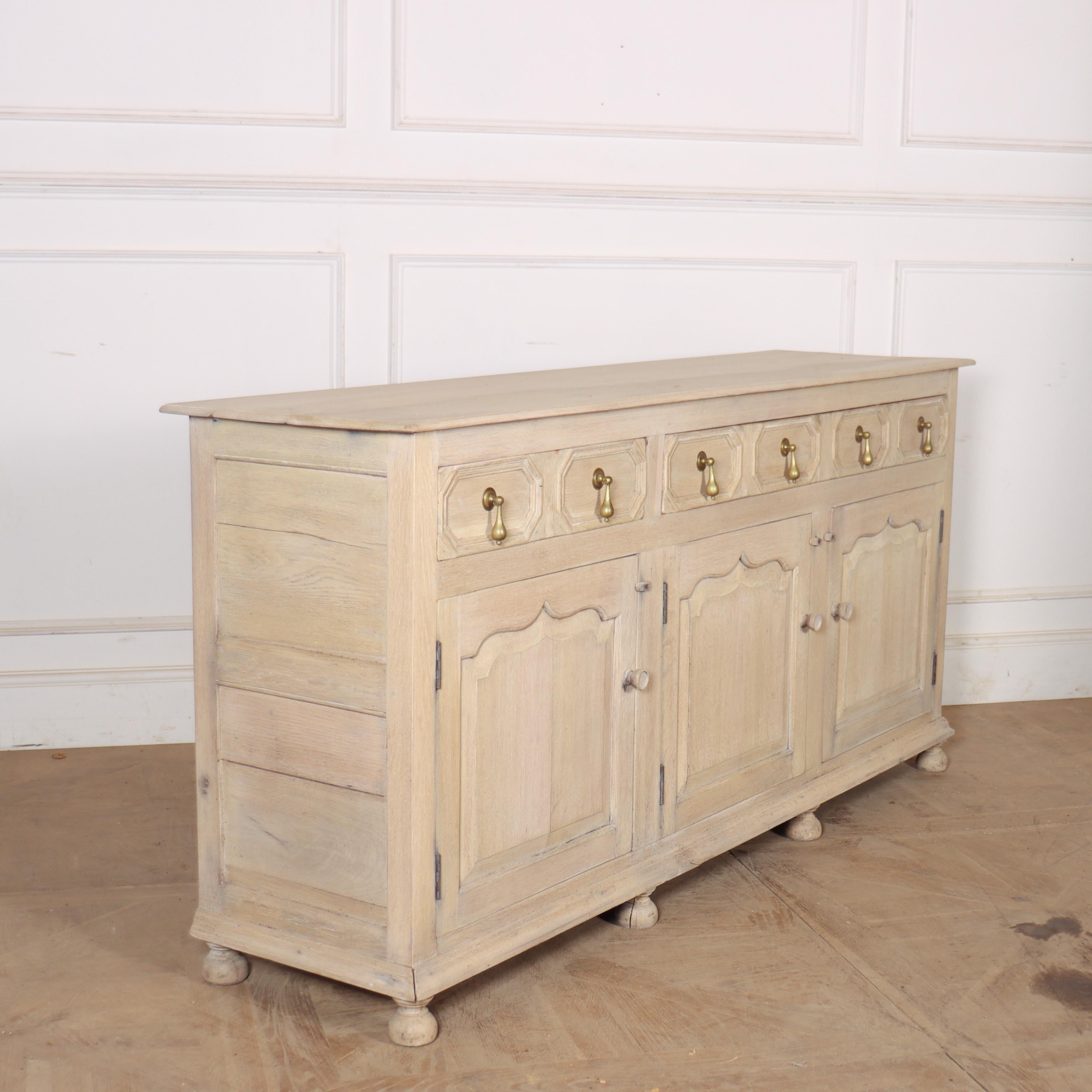 Base de commode en Oak Oak blanchi anglais en vente 2