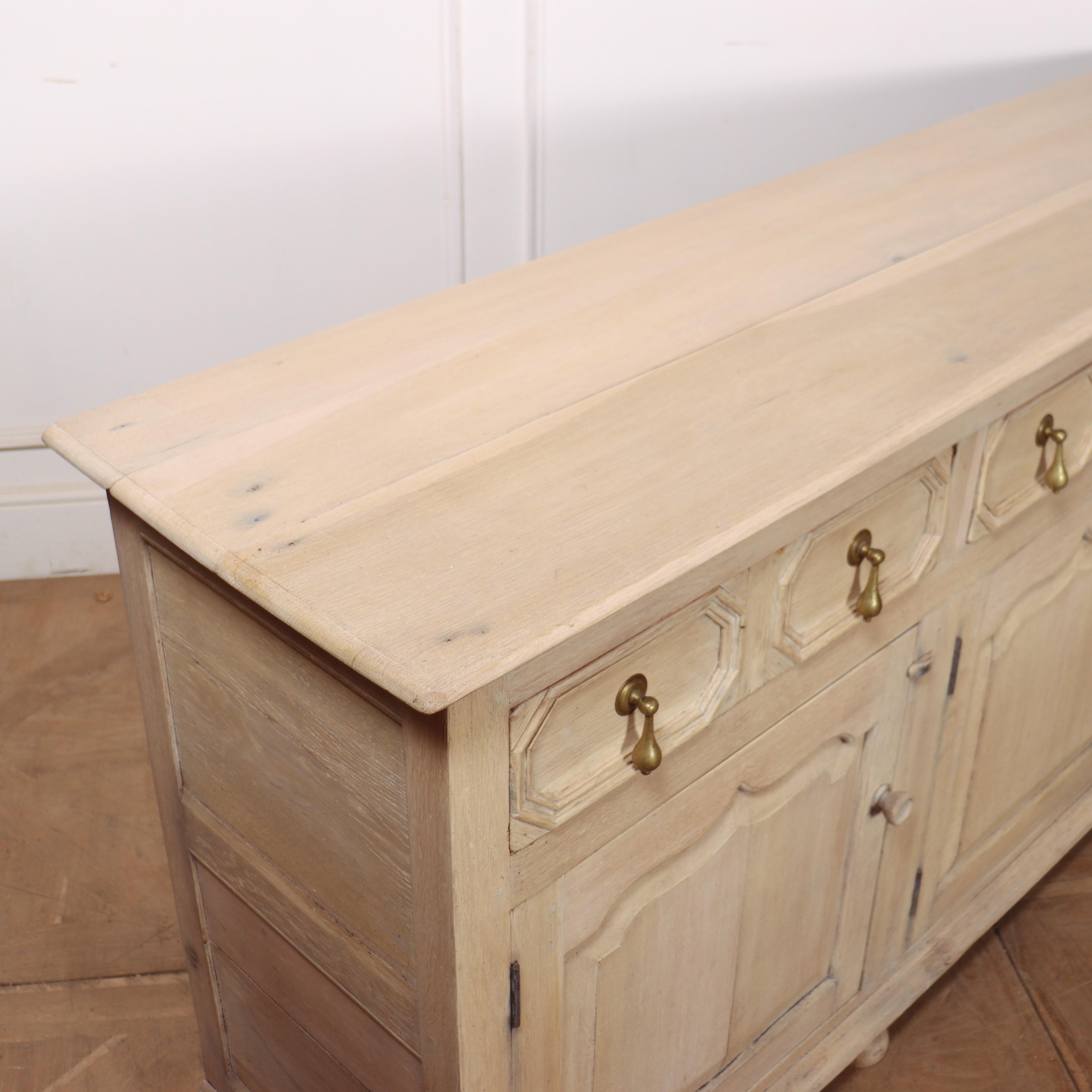 Base de commode en Oak Oak blanchi anglais en vente 3