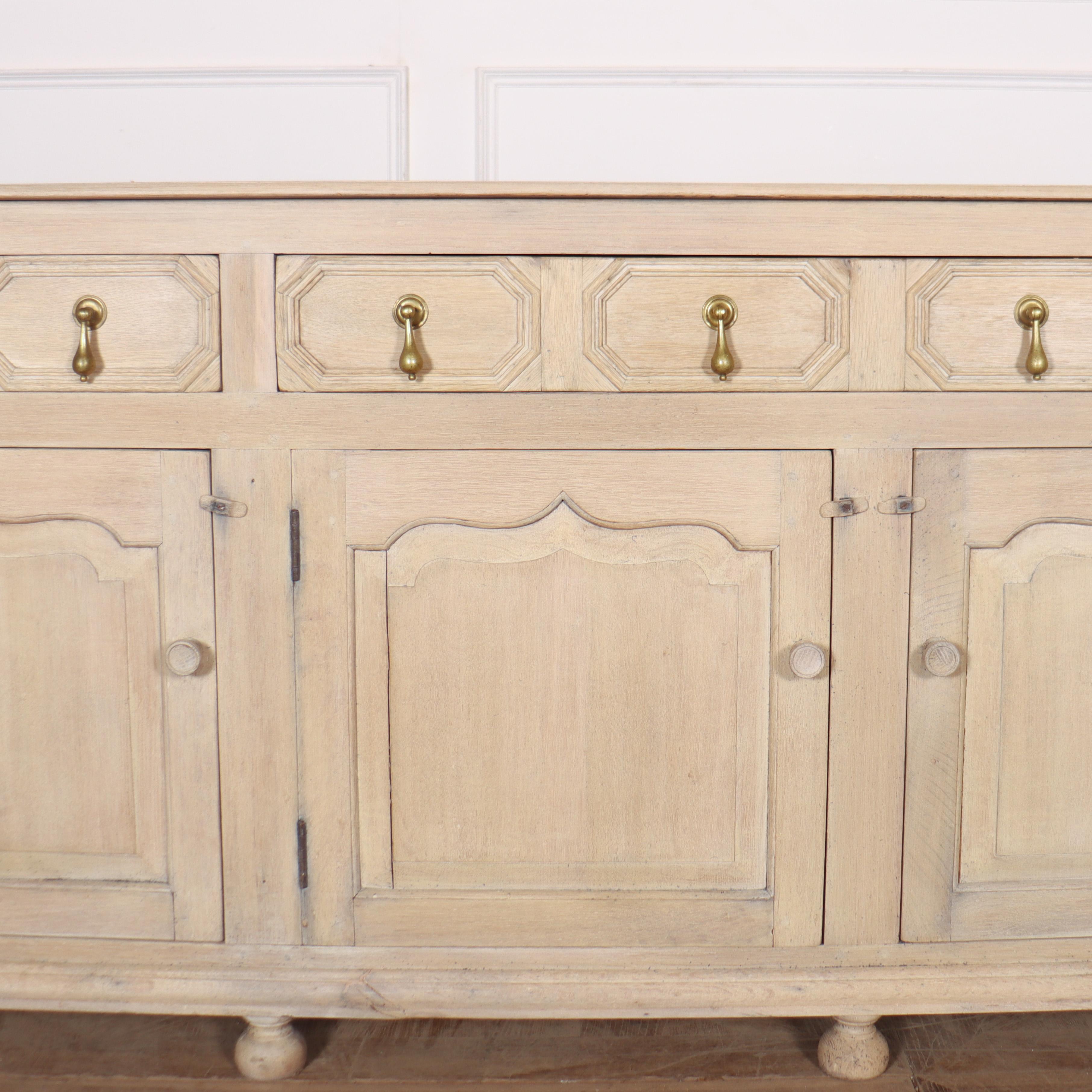 Anglais Base de commode en Oak Oak blanchi anglais en vente