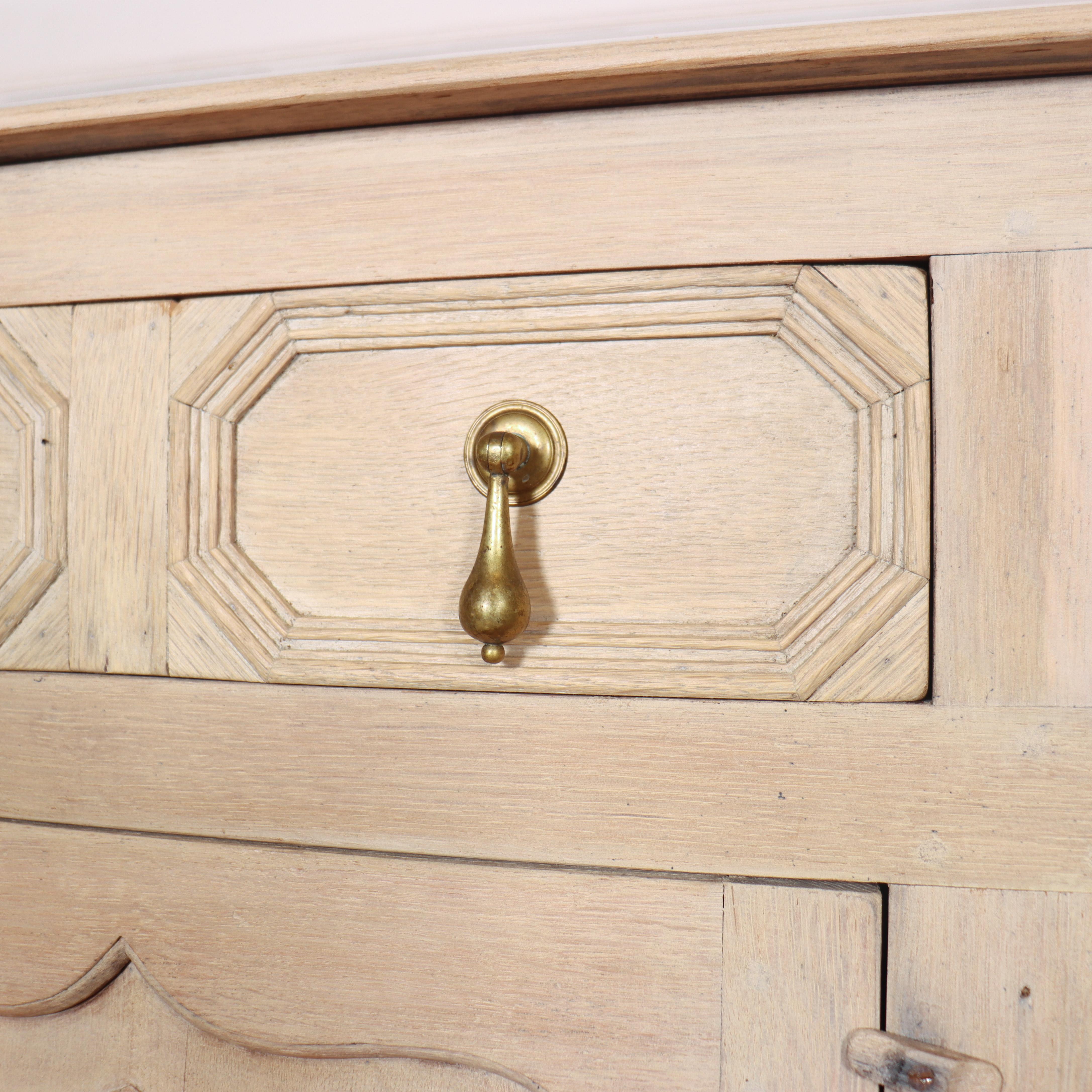 XIXe siècle Base de commode en Oak Oak blanchi anglais en vente