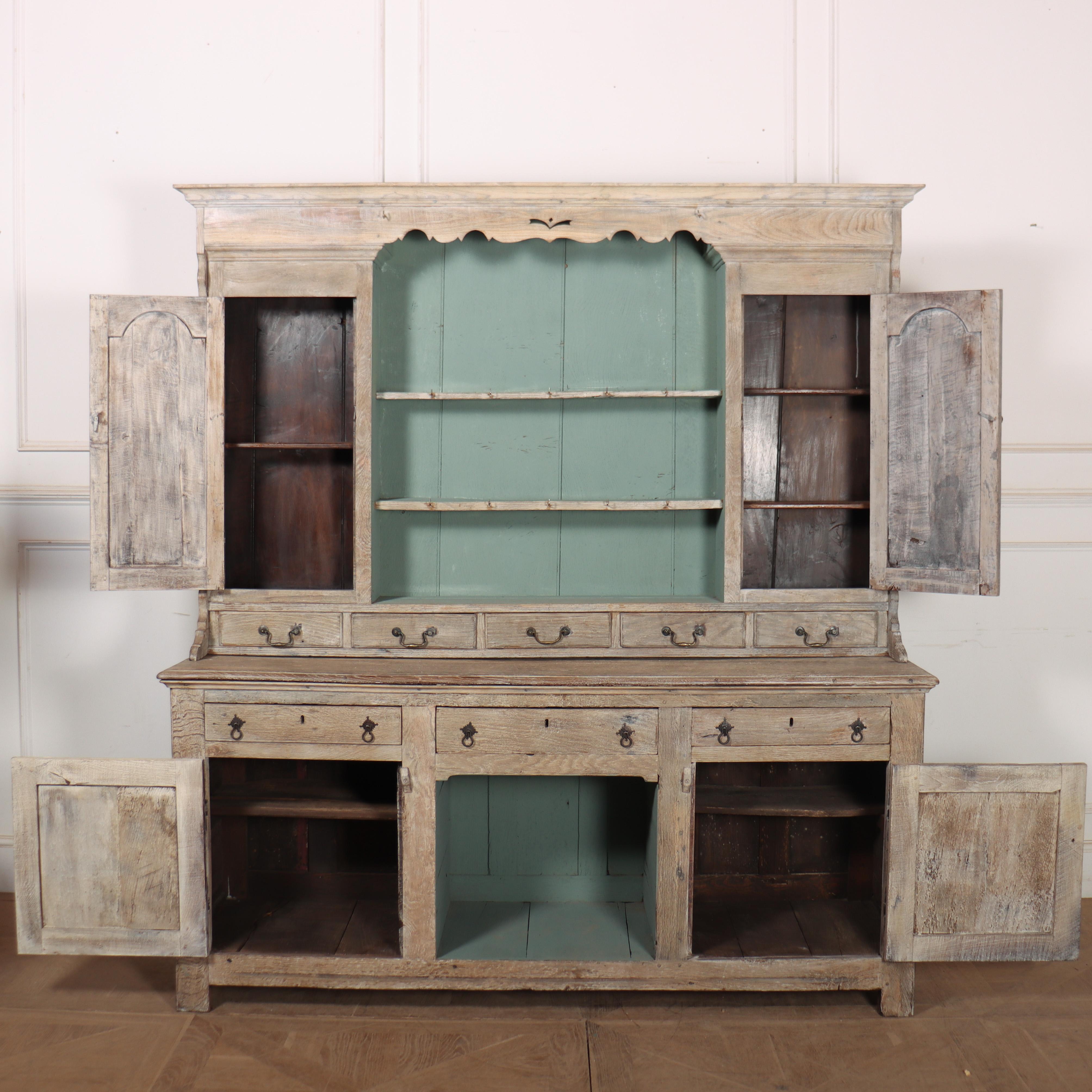 Comò inglese in Oak sbiancato in vendita 3