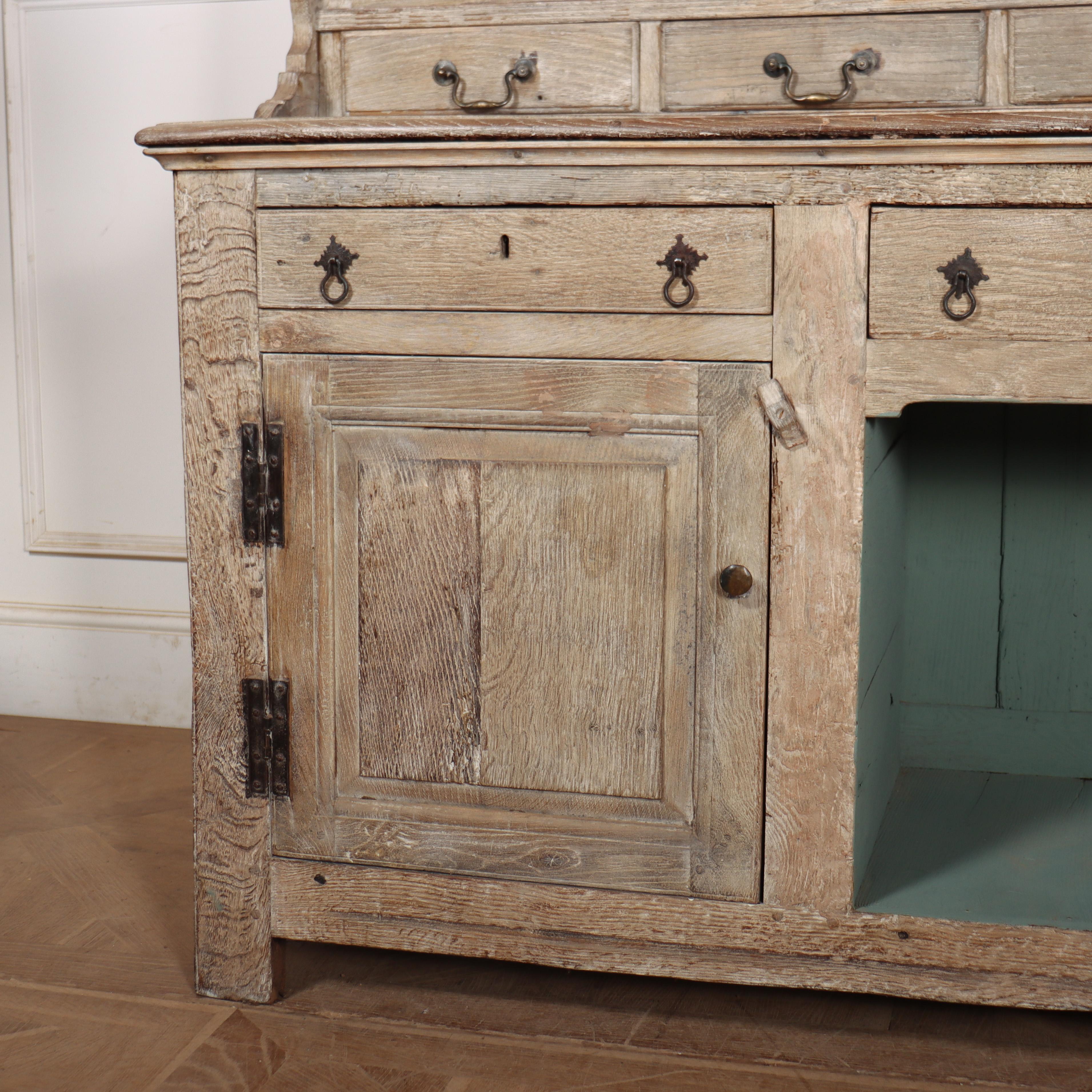 Inglese Comò inglese in Oak sbiancato in vendita