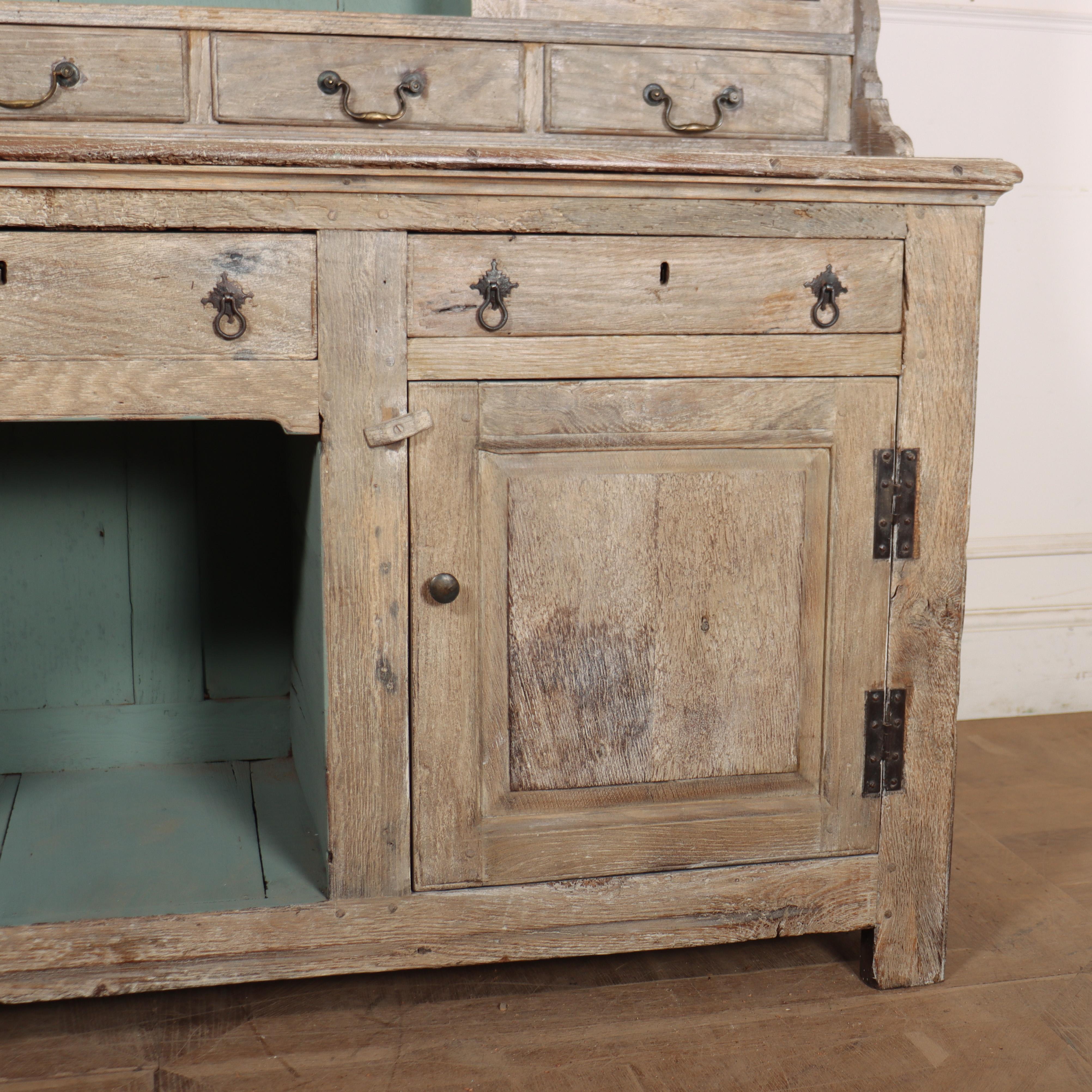 Sbiancato Comò inglese in Oak sbiancato in vendita