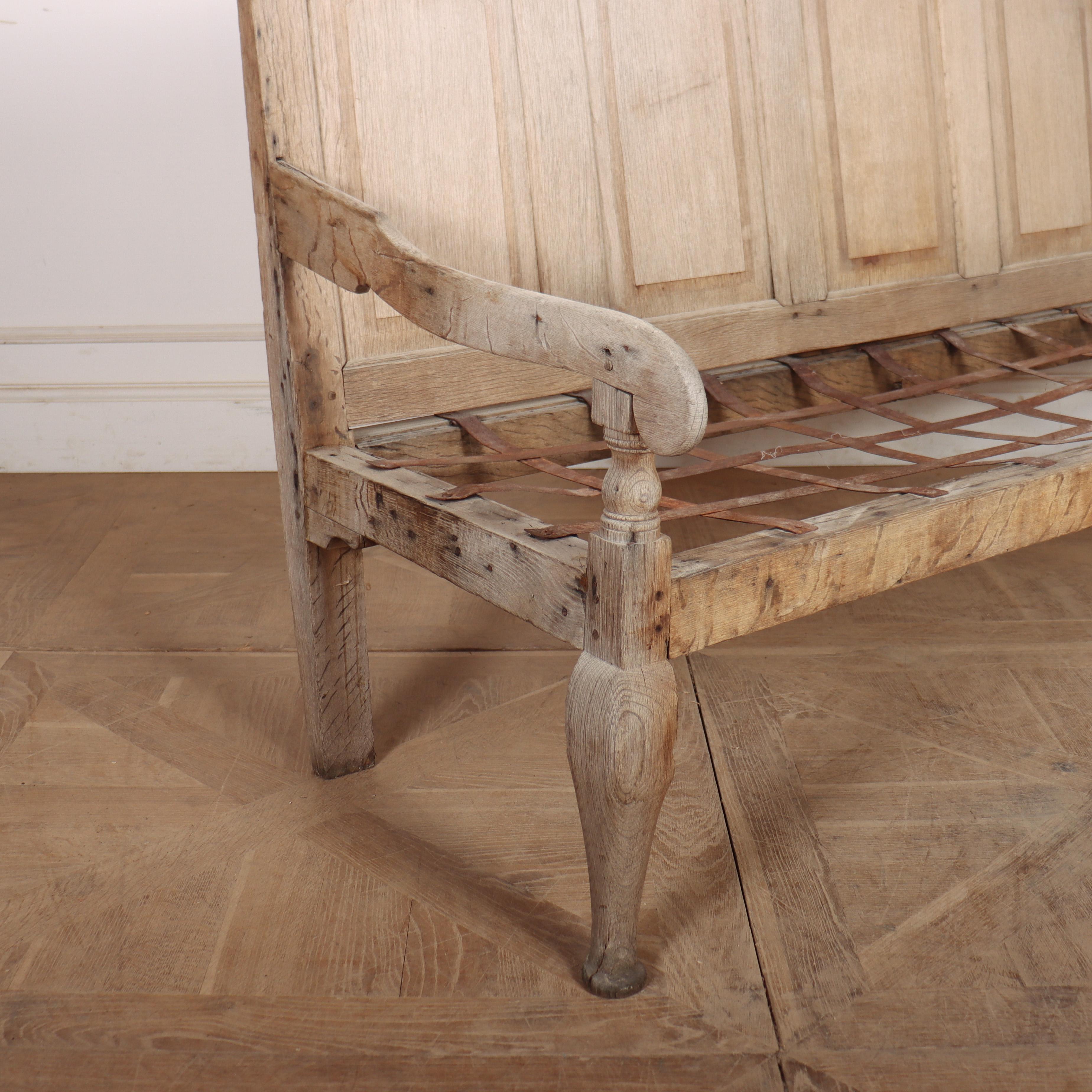 Table en chêne blanchi anglaise du 18e siècle. 1760. 

Un coussin rembourré est alors nécessaire.

Hauteur du siège : 15 pouces


Code : 9073

Dimensions :
W: 74