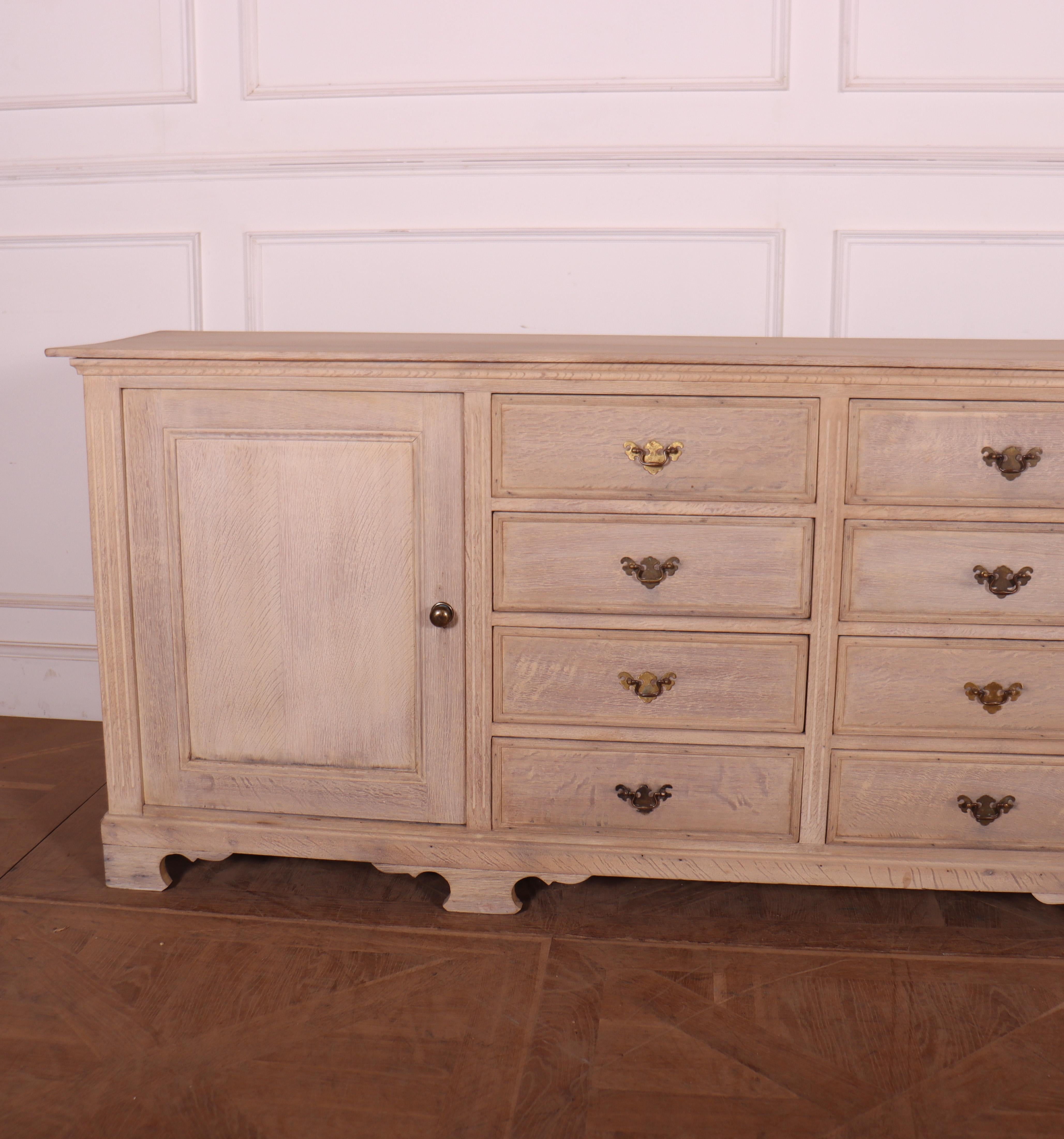 Victorien Buffet anglais en Oak Oak blanchi