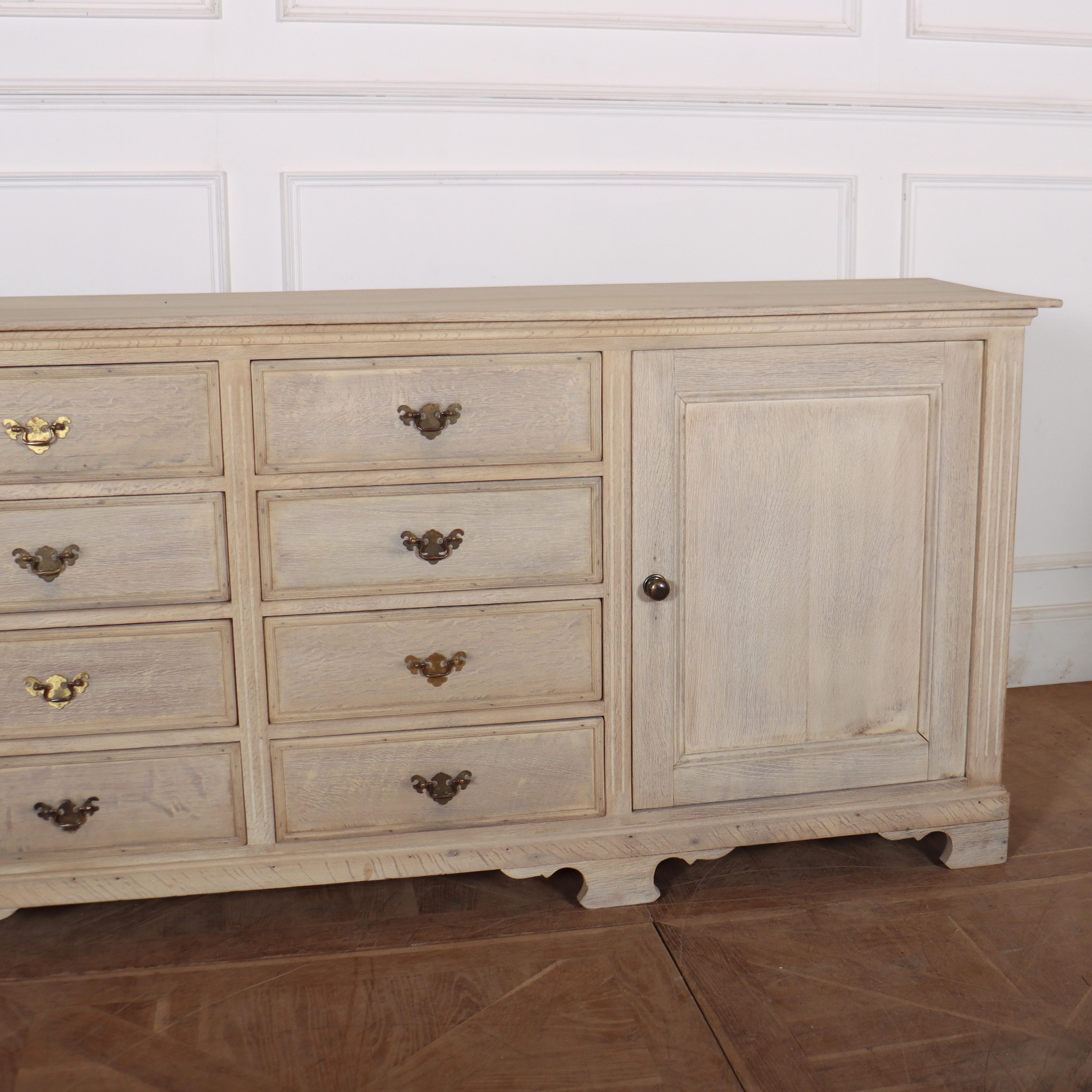 Anglais Buffet anglais en Oak Oak blanchi