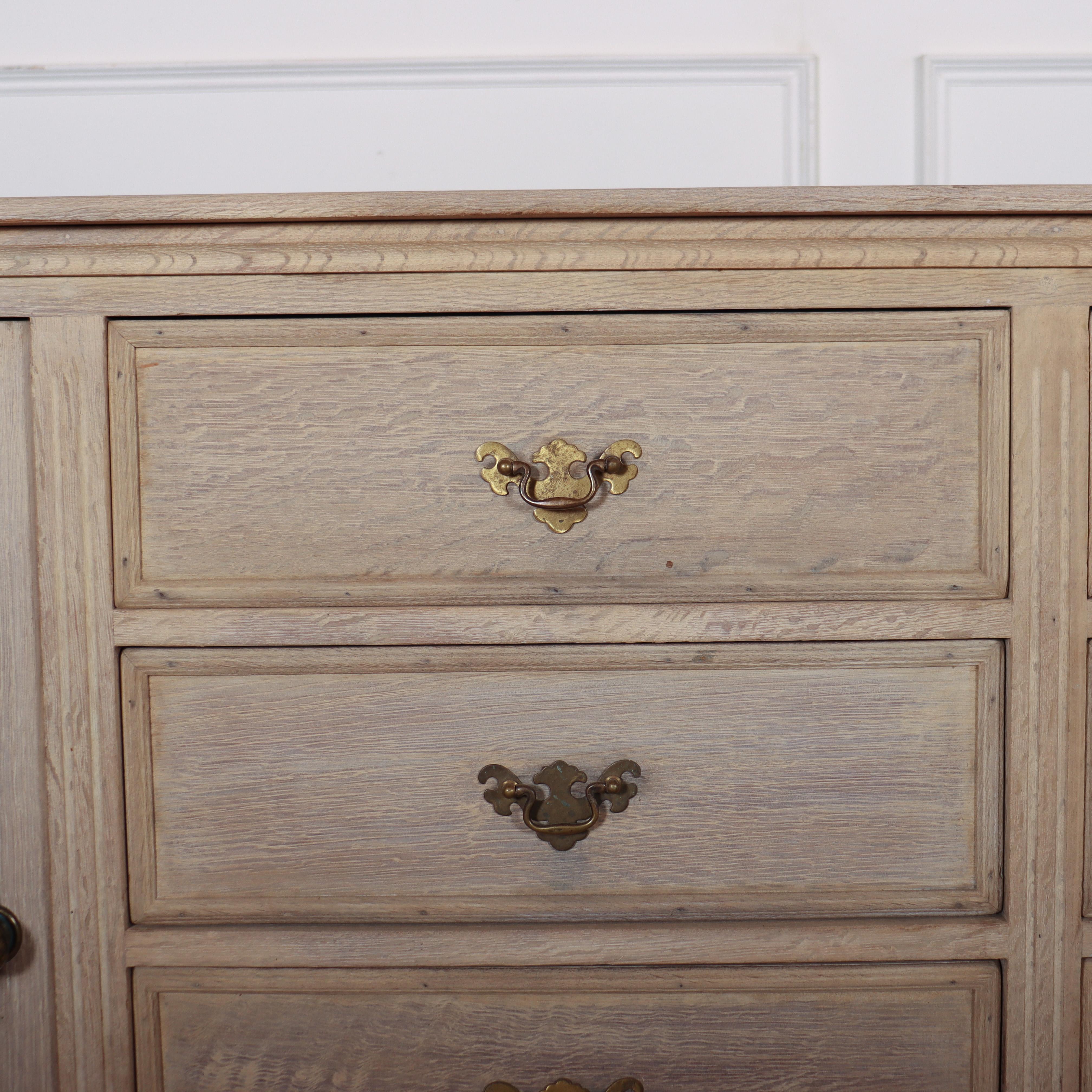 Blanchi Buffet anglais en Oak Oak blanchi
