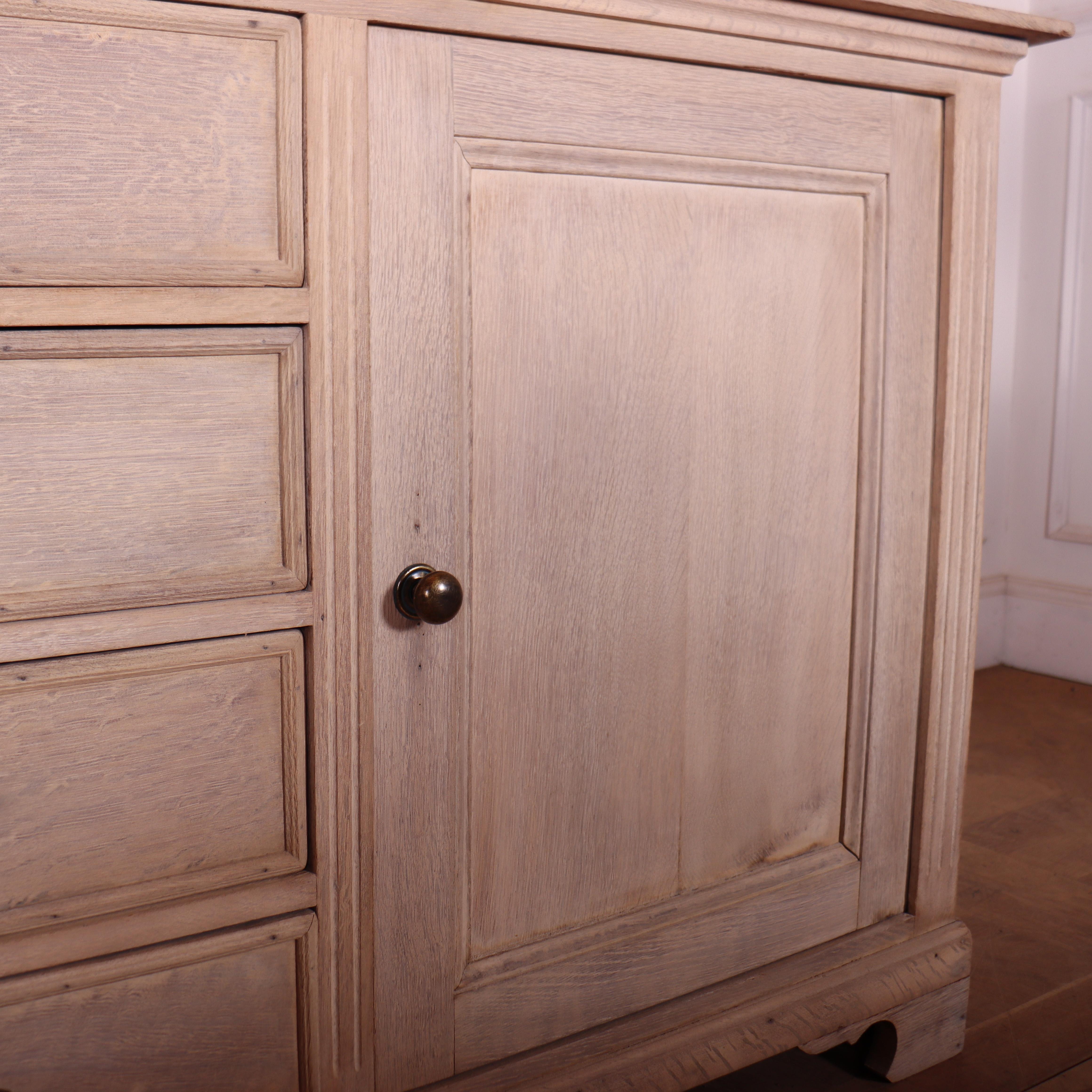 XIXe siècle Buffet anglais en Oak Oak blanchi