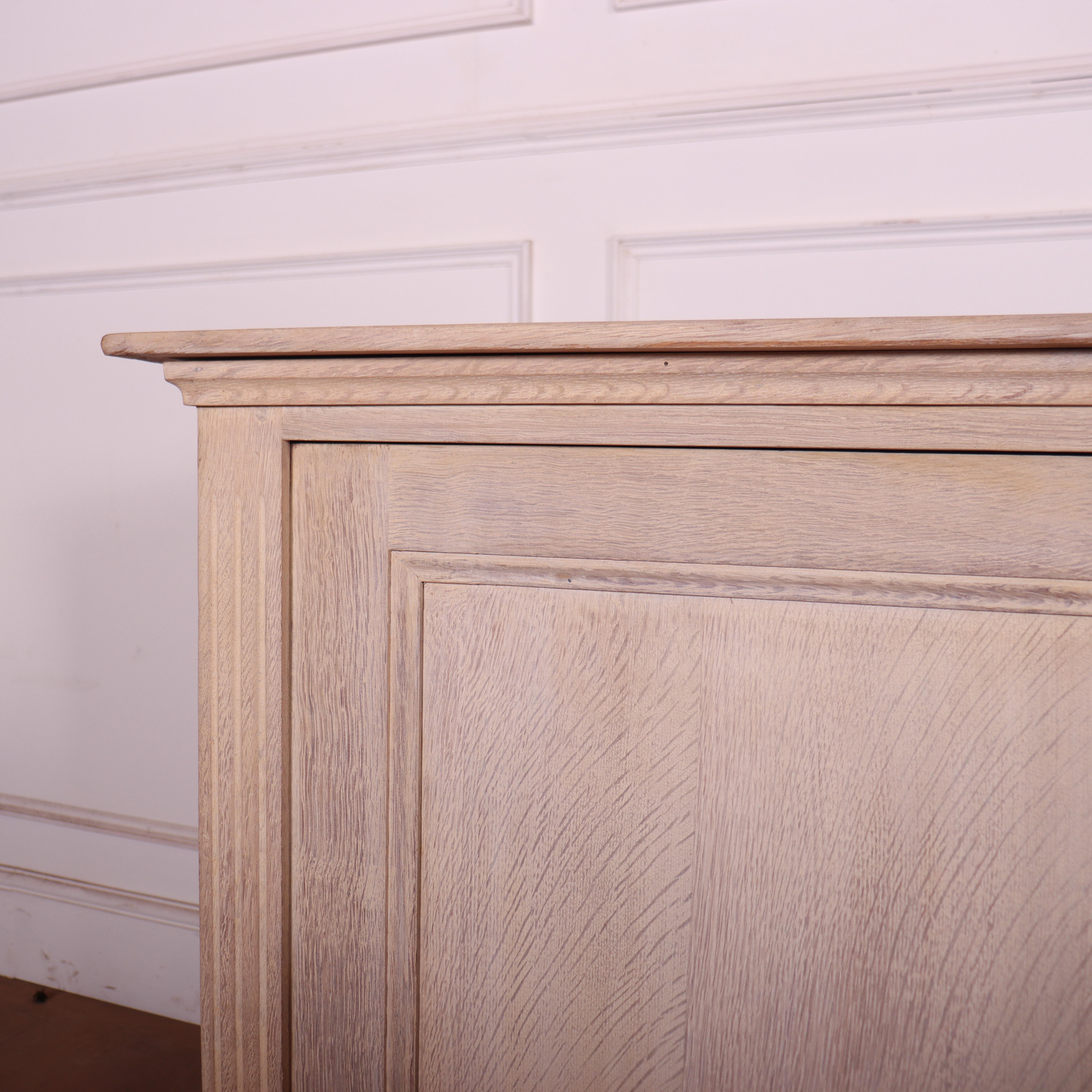 Chêne Buffet anglais en Oak Oak blanchi